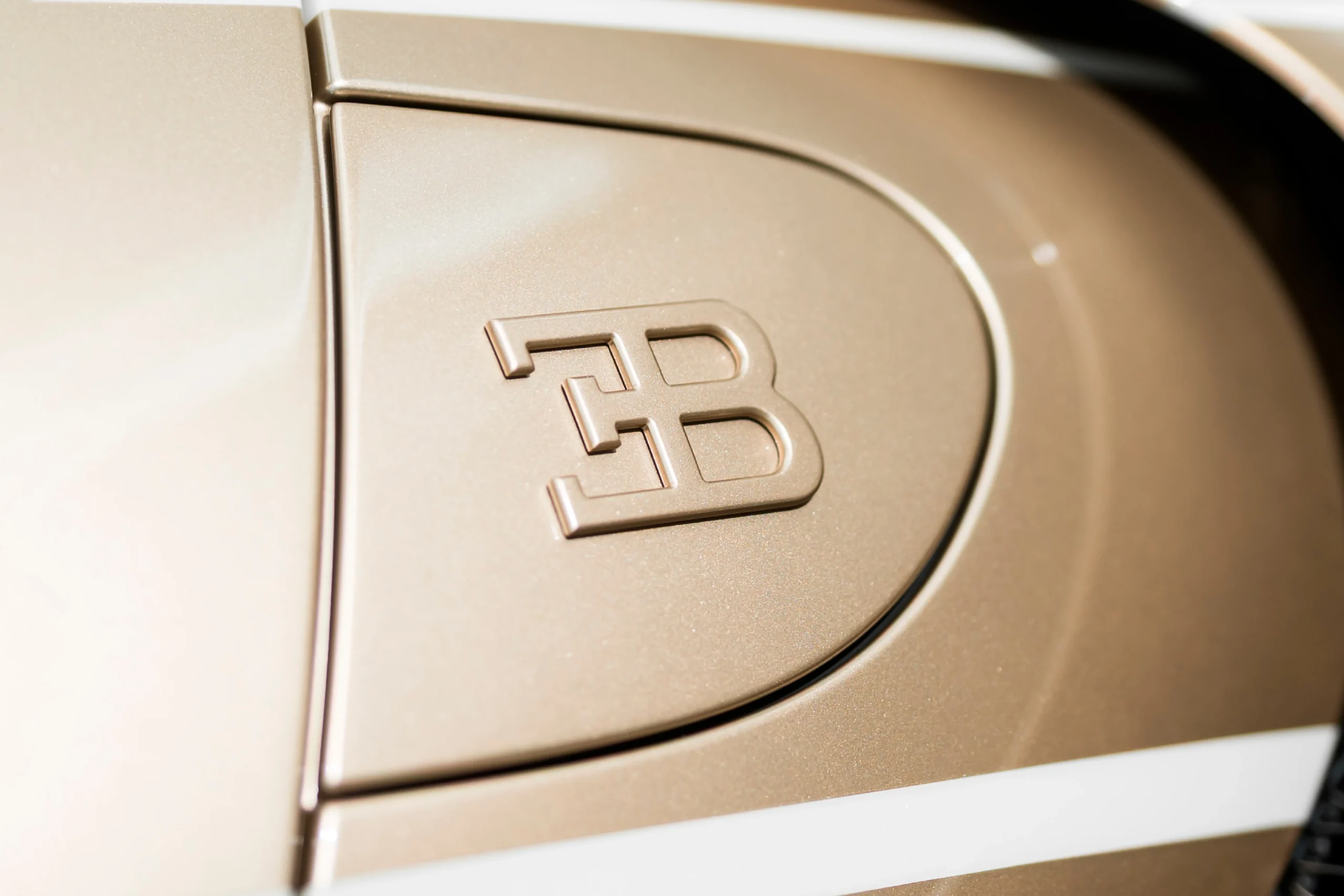 Bugatti W16 Mistral, La Perle Rare, exclusive paint, limited edition supercar, Canadian collector, hypercar, luxury automotive, Vagues de Lumière 15