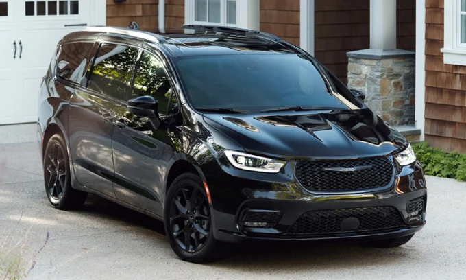 minivan sales, minivan market rebound, 2025 automotive trends, family vehicles, SUV price surge, Chrysler Pacifica, Toyota Sienna, Kia Carnival 2