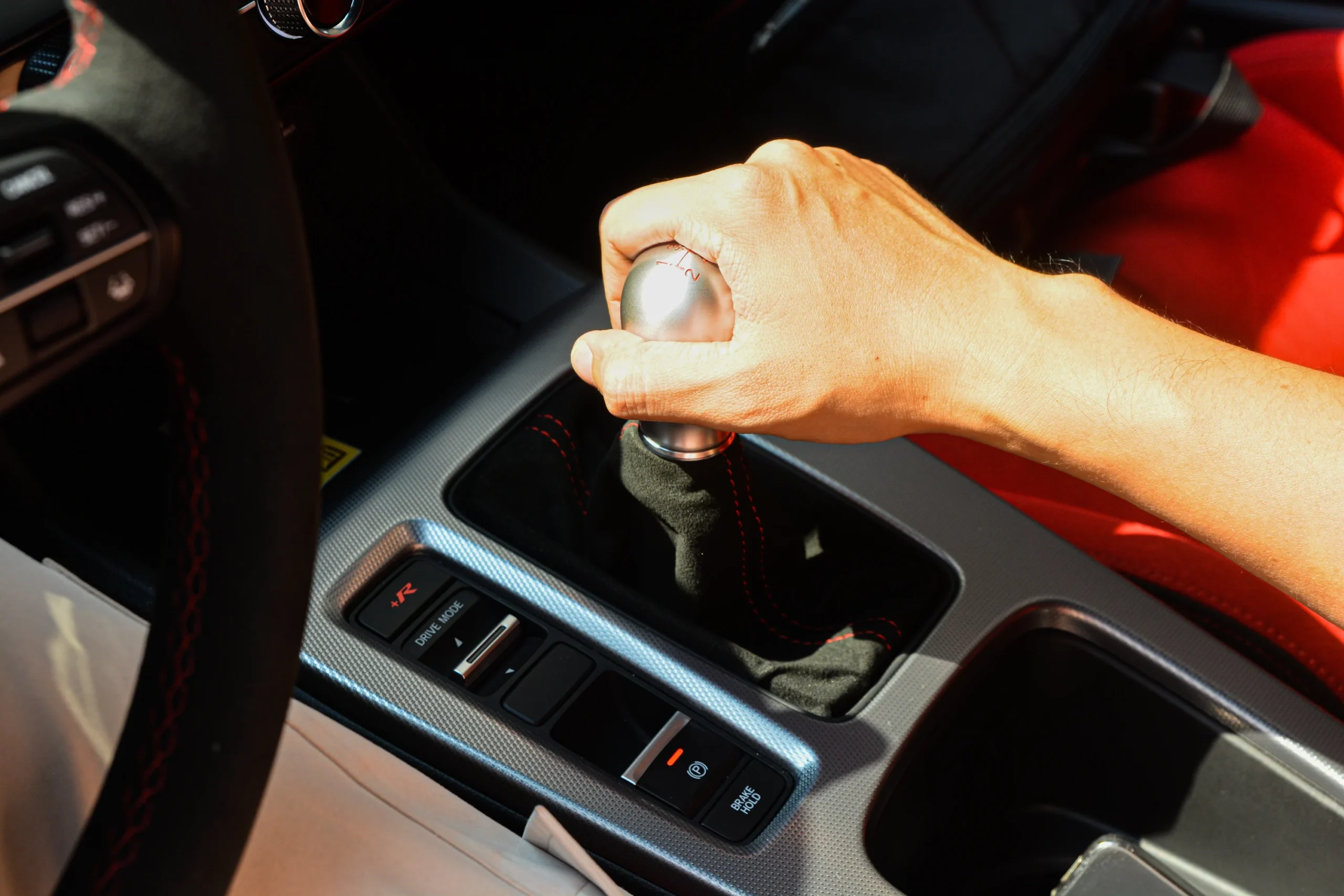 car anti-theft, manual handbrake, manual transmission security, steering lock, vintage car security, vehicle theft prevention, Vietnam car market 2