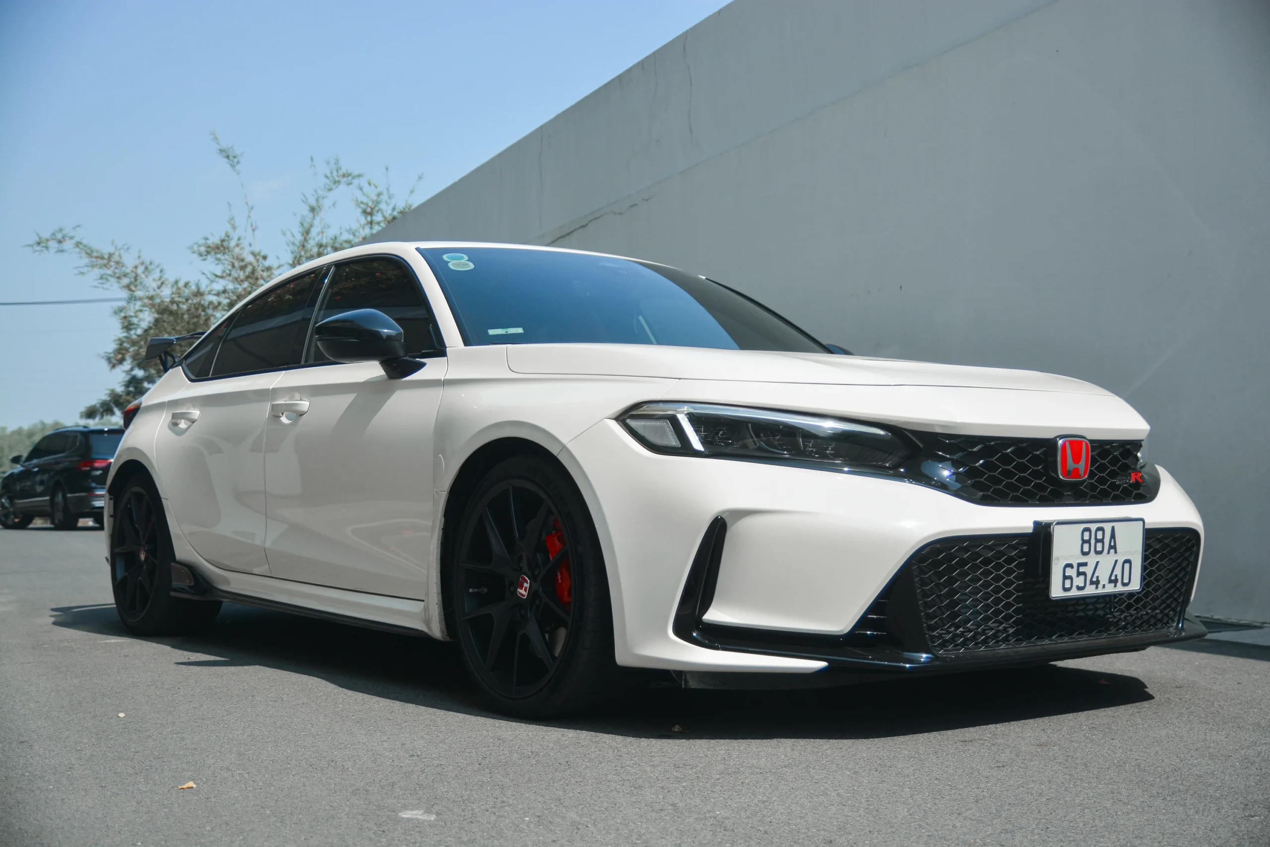 slow-selling cars Vietnam, car sales 2026, Japanese cars Vietnam, Toyota Camry Vietnam, Honda Civic Type R sales, Isuzu mu-X, Suzuki Jimny, Hyundai Elantra, Toyota Avanza 2