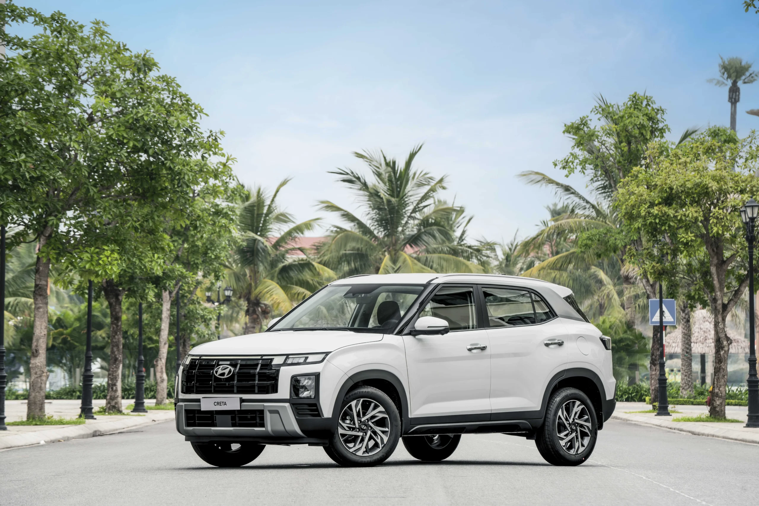 best-selling gasoline cars Vietnam, 2026 car sales Vietnam, Mazda CX-5 sales, Ford Ranger Vietnam, Mitsubishi Xpander, SUV sales Vietnam, gasoline vehicle market 8