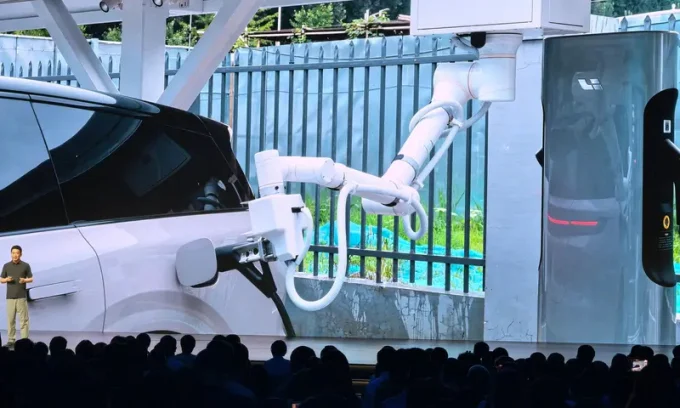 electric vehicle charging robot, rail‑mounted EV charger, mobile charging robot, underground parking EV charging, China EV charging technology, Li Auto charging robot, autonomous EV charger 2