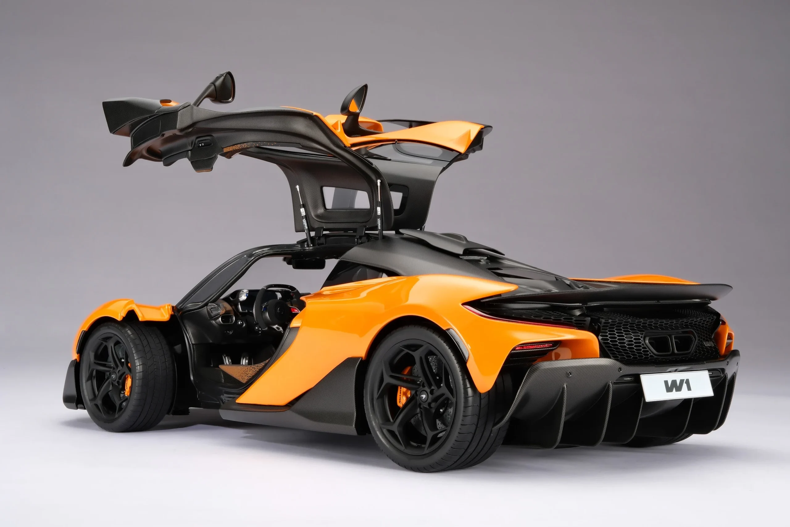 McLaren W1 model, 1:8 scale supercar, Amalgam Collection, limited edition diecast, luxury car replica, hypercar miniature, bespoke model 18