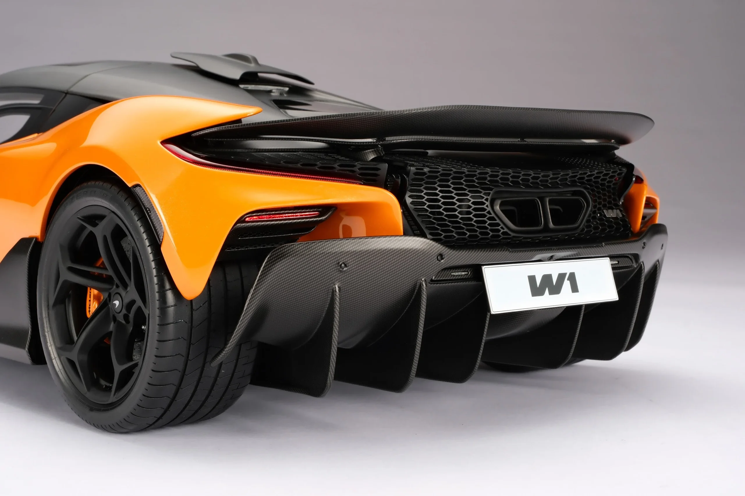 McLaren W1 model, 1:8 scale supercar, Amalgam Collection, limited edition diecast, luxury car replica, hypercar miniature, bespoke model 22