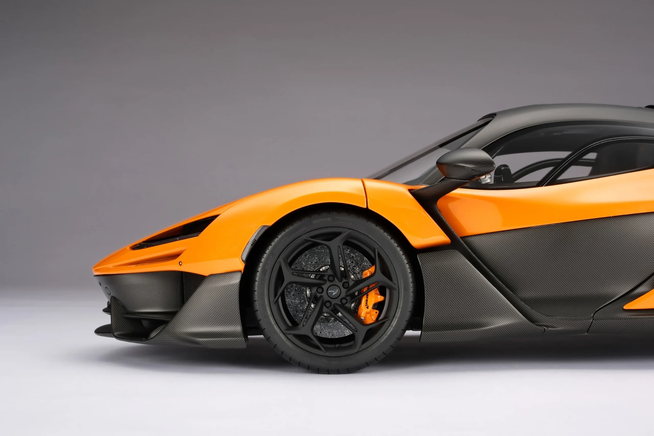 McLaren W1 model, 1:8 scale supercar, Amalgam Collection, limited edition diecast, luxury car replica, hypercar miniature, bespoke model 11