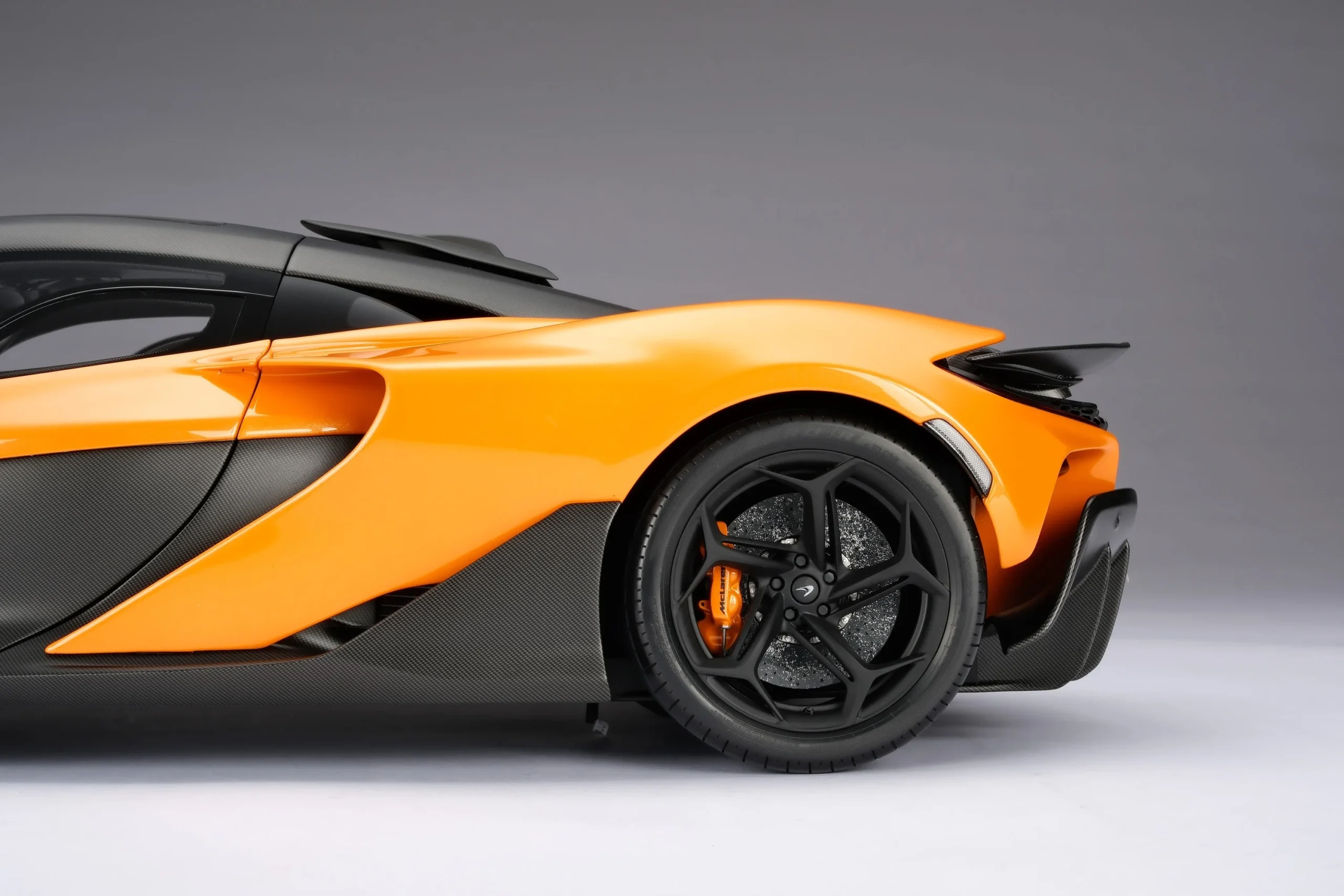 McLaren W1 model, 1:8 scale supercar, Amalgam Collection, limited edition diecast, luxury car replica, hypercar miniature, bespoke model 12