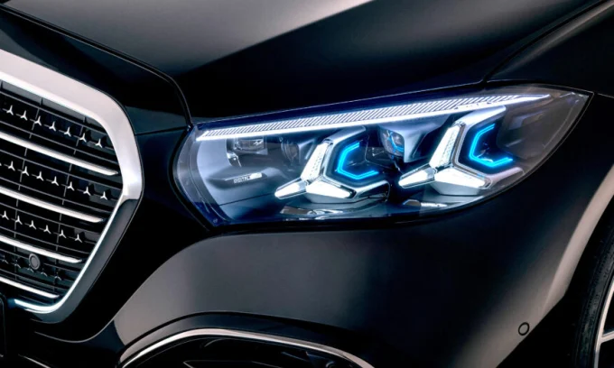 Mercedes S-Class headlights, LED headlights, 2027 Mercedes, digital headlight technology, automotive lighting, advanced LED system, Mercedes-Benz S-Class, vehicle safety lighting 2