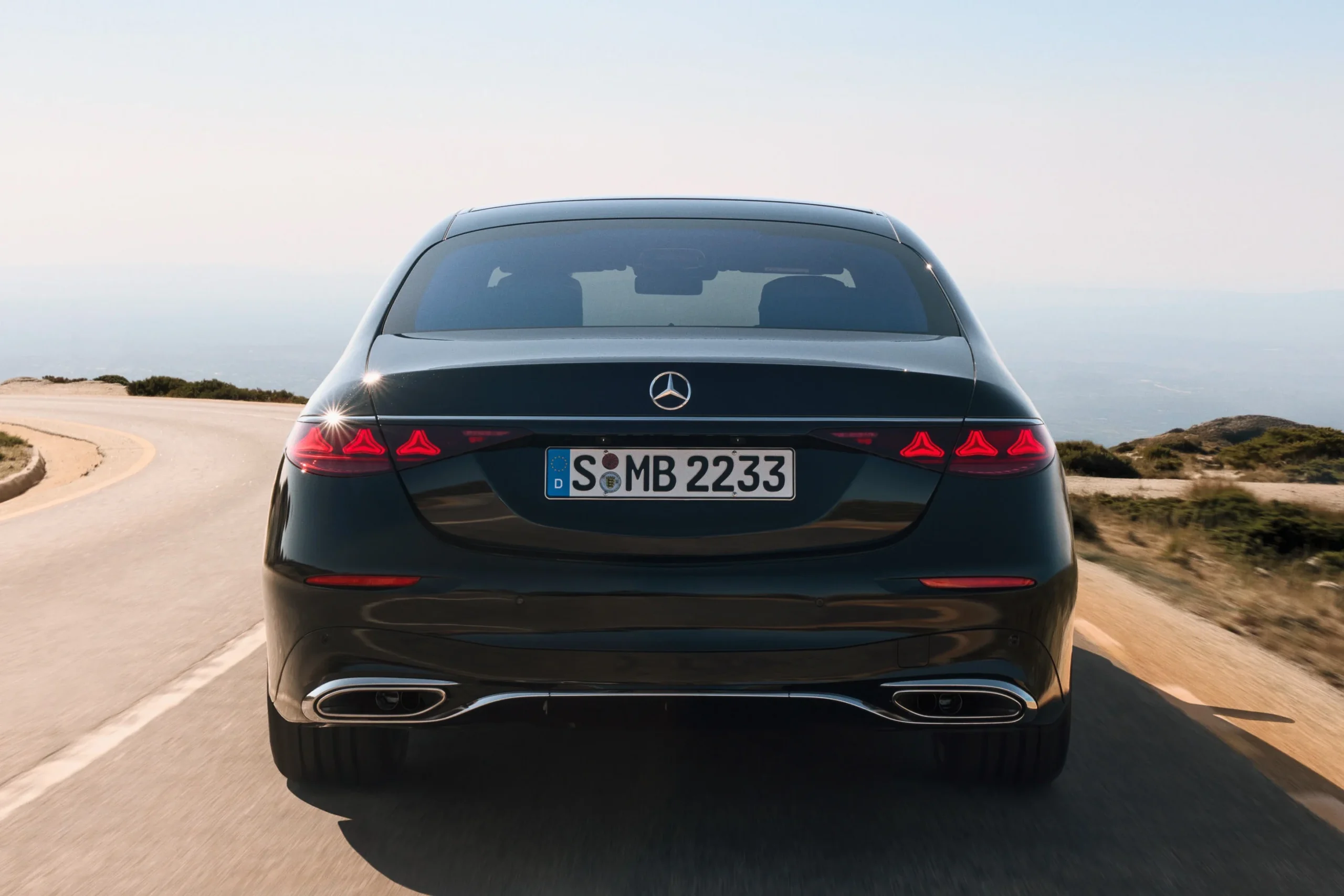 Mercedes-Benz S-Class facelift, 2025 Mercedes S-Class, DIGITAL LIGHT headlights, MBUX Superscreen, hybrid luxury sedan, German luxury car, S-Class hybrid, premium sedan 16