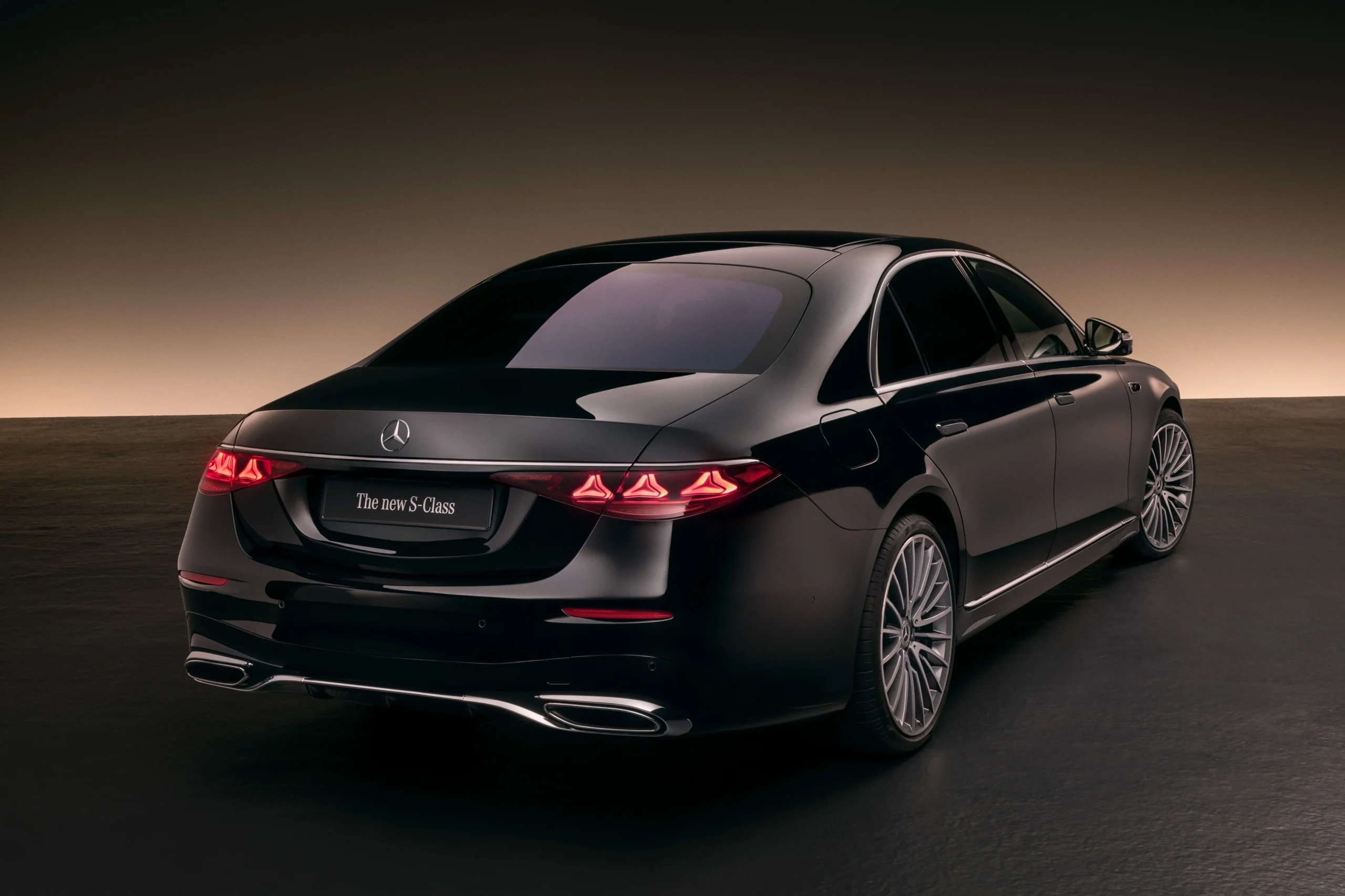 Mercedes S-Class facelift, 2024 Mercedes S-Class, luxury sedan upgrades, DIGITAL LIGHT, MBUX Superscreen, hybrid powertrain, Mercedes-Benz pricing 3