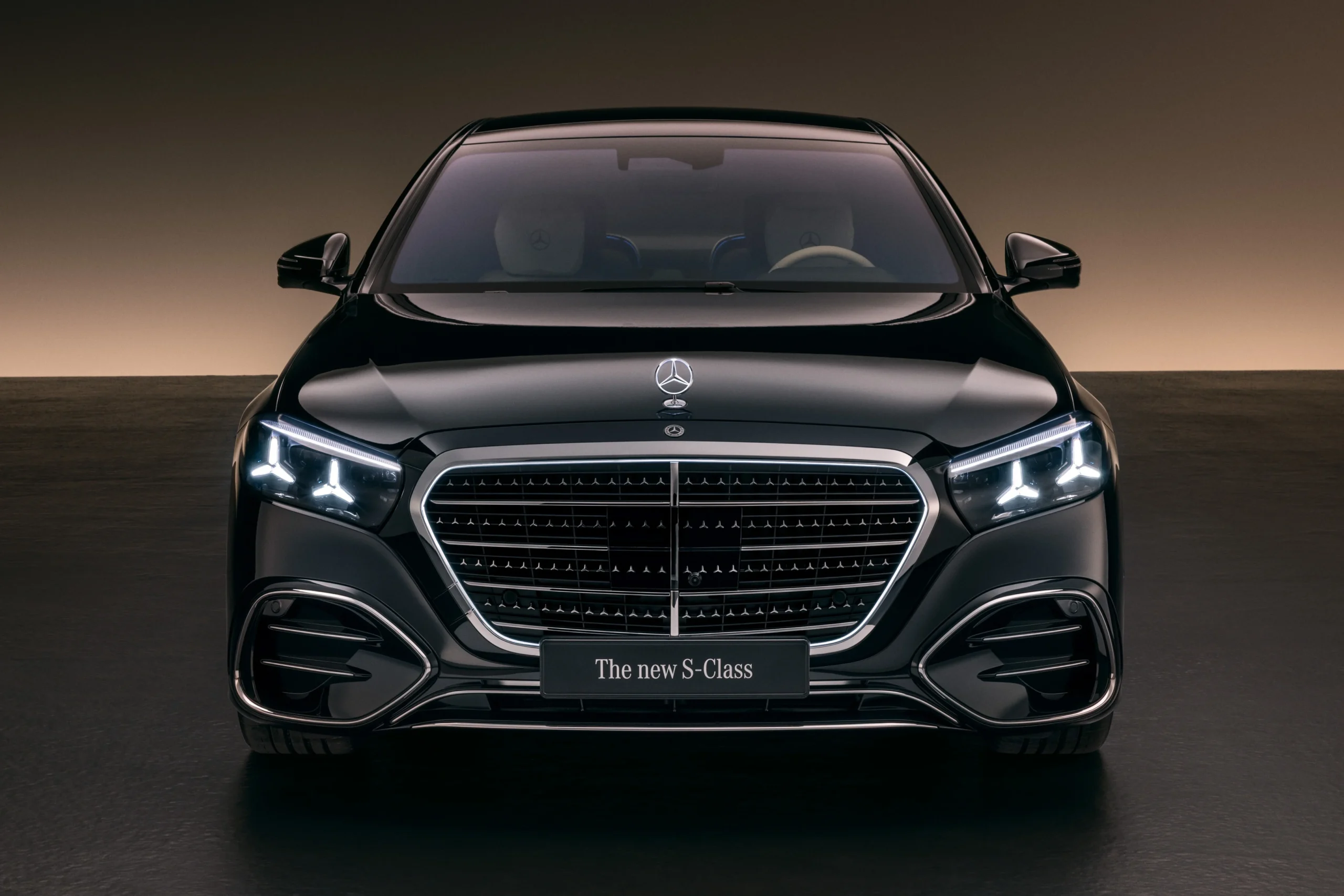 Mercedes-Benz S-Class facelift, luxury sedan, Digital Light headlights, MBUX Superscreen, Mercedes hybrid, automotive technology, premium car 4