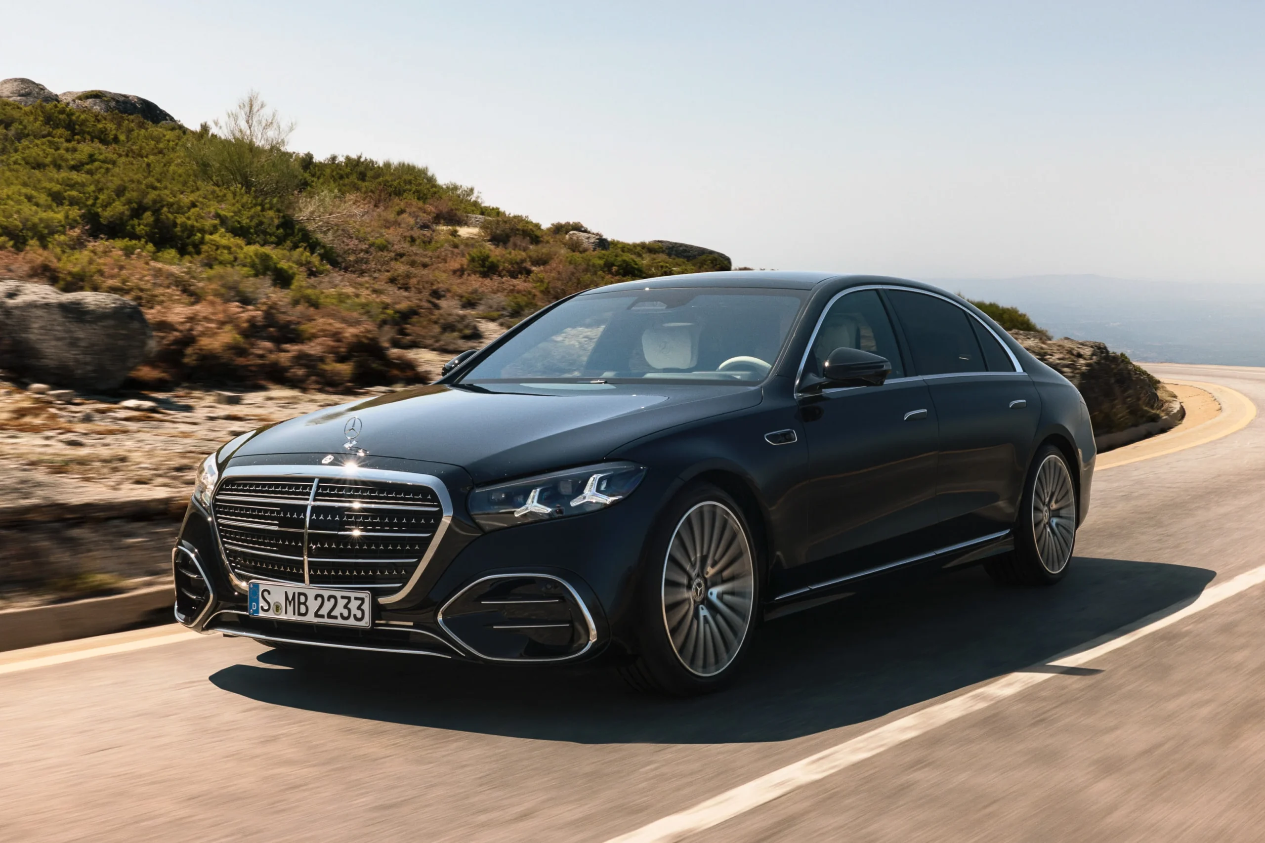 Mercedes S-Class facelift, 2024 Mercedes S-Class, luxury sedan upgrades, DIGITAL LIGHT, MBUX Superscreen, hybrid powertrain, Mercedes-Benz pricing 14