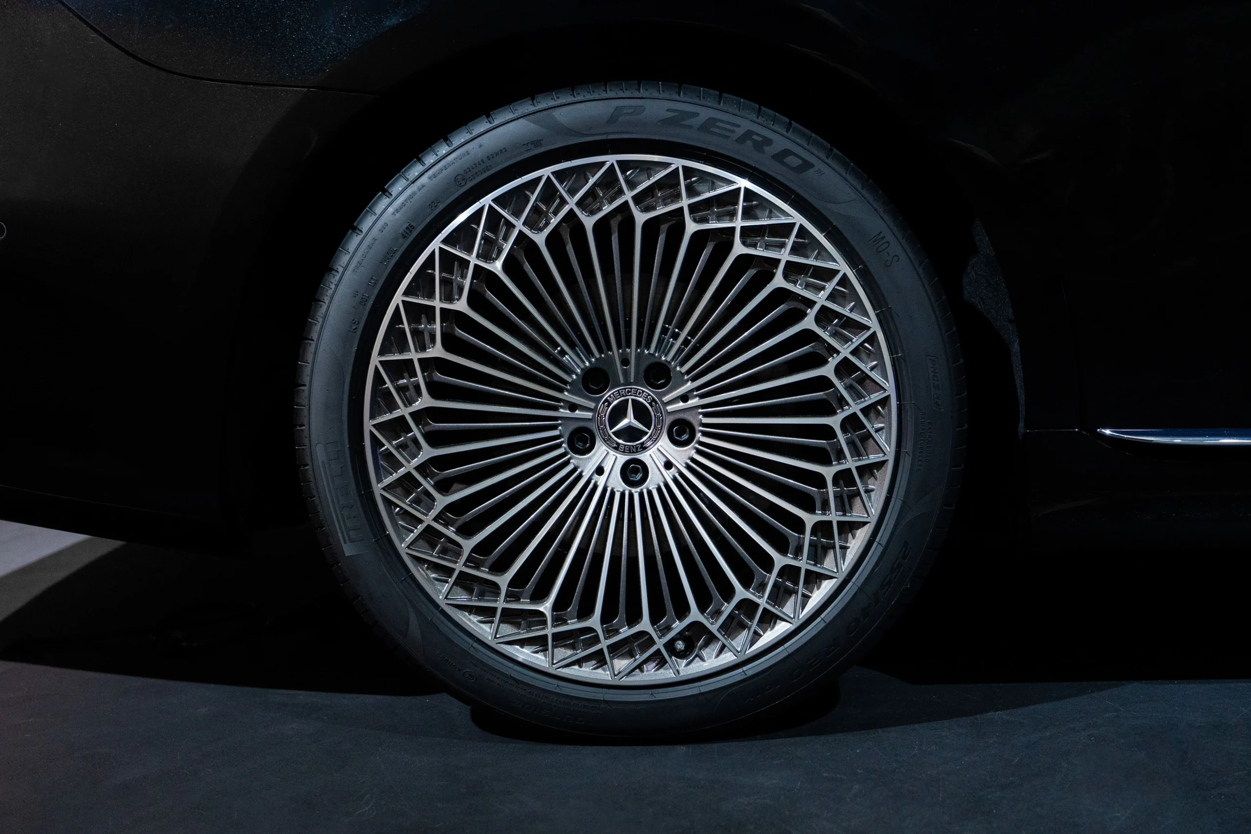 Mercedes S-Class facelift, 2024 Mercedes S-Class, luxury sedan upgrades, DIGITAL LIGHT, MBUX Superscreen, hybrid powertrain, Mercedes-Benz pricing 8