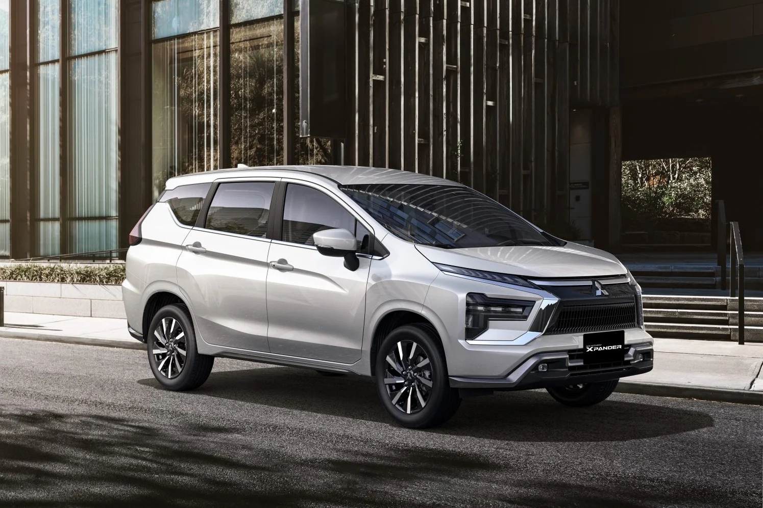 small MPV, Mitsubishi Xpander promotion, Vietnam MPV discounts, 2026 MPV market, Toyota Veloz Cross, Hyundai Stargazer, electric MPV, VinFast Limo Green 2