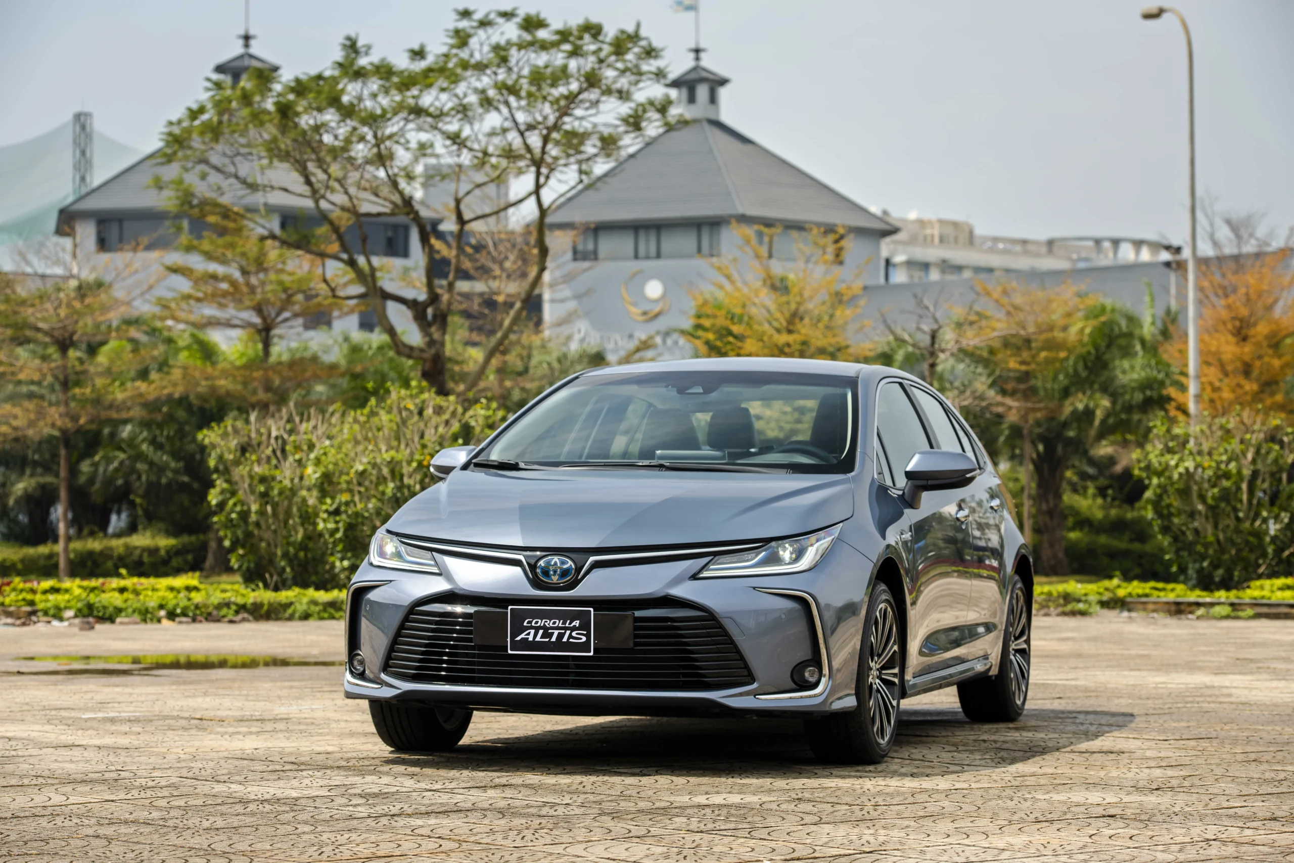 slow-selling cars Vietnam, car sales 2026, Japanese cars Vietnam, Toyota Camry Vietnam, Honda Civic Type R sales, Isuzu mu-X, Suzuki Jimny, Hyundai Elantra, Toyota Avanza 3