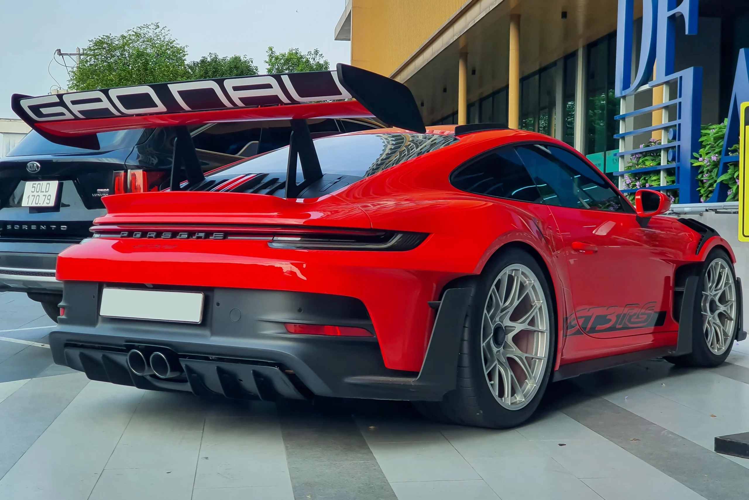 Porsche 911 GT3 RS, Vietnam supercar price, luxury sports car, Guards Red Porsche, Porsche GT3 RS specs, high-performance car Vietnam, Porsche price Vietnam 14