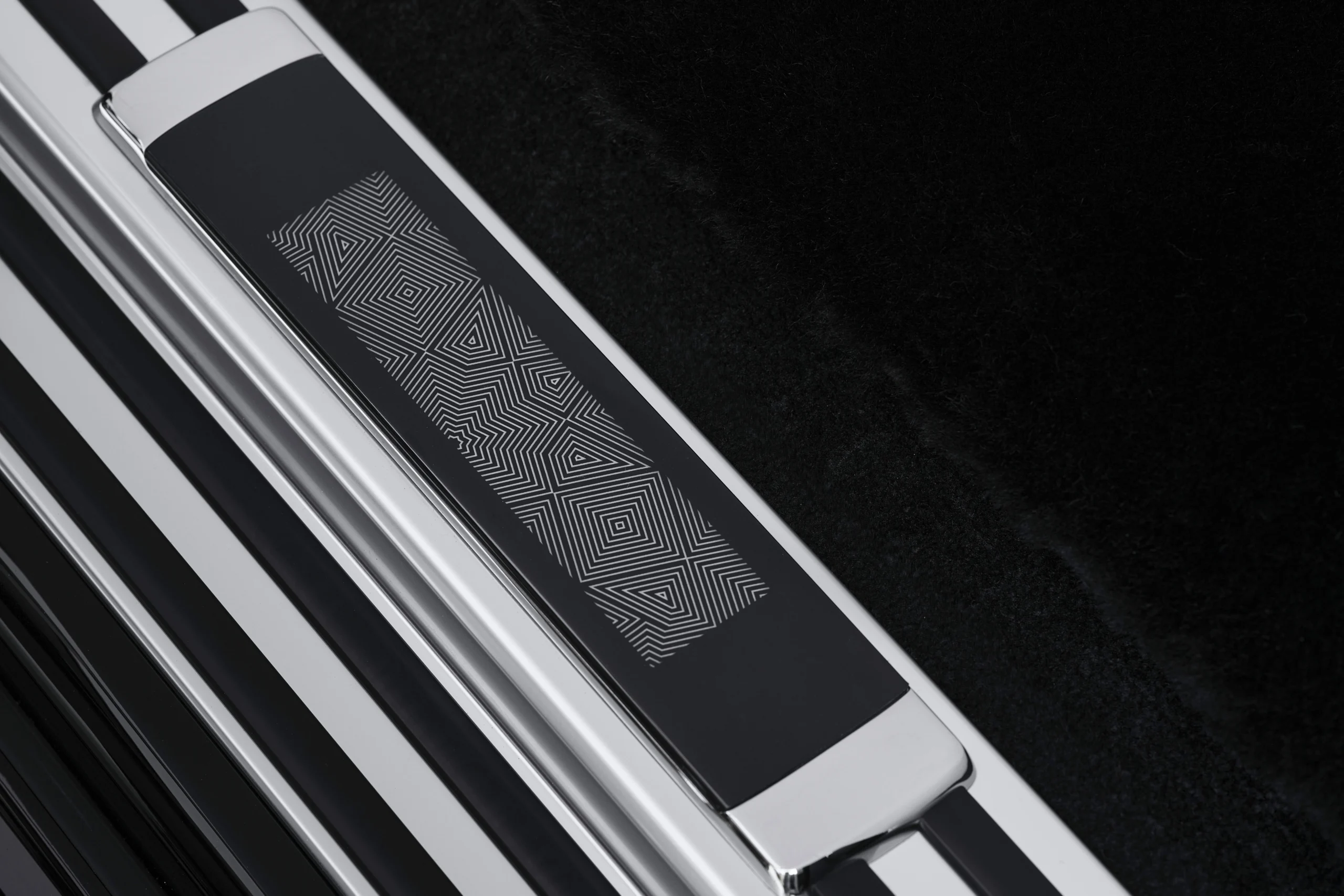 Rolls-Royce Phantom Arabesque, custom Rolls-Royce, luxury car Dubai, Mashrabiya design, limited edition supercar, V12 twin-turbo, bespoke automotive, Arabesque luxury 8