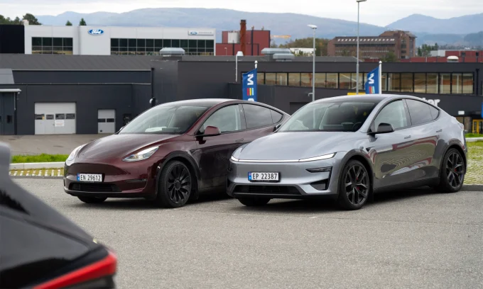Tesla sales Norway, electric vehicle market Norway, Volkswagen ID.3 sales, EV sales slump, Norway EV statistics, Model Y Norway 2