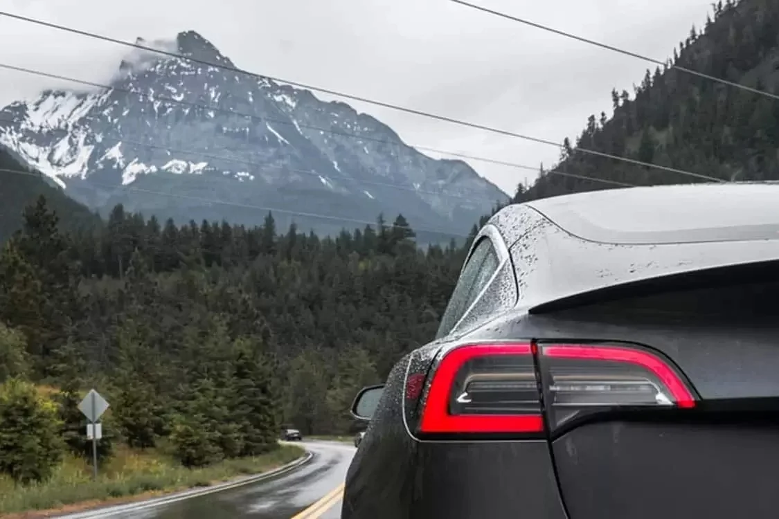 Korean car manufacturers Canada, Hyundai EV Canada, Canada automotive investment, South Korea Canada trade, EV battery supply chain Canada, Hanwha submarine deal, Canadian auto market 2