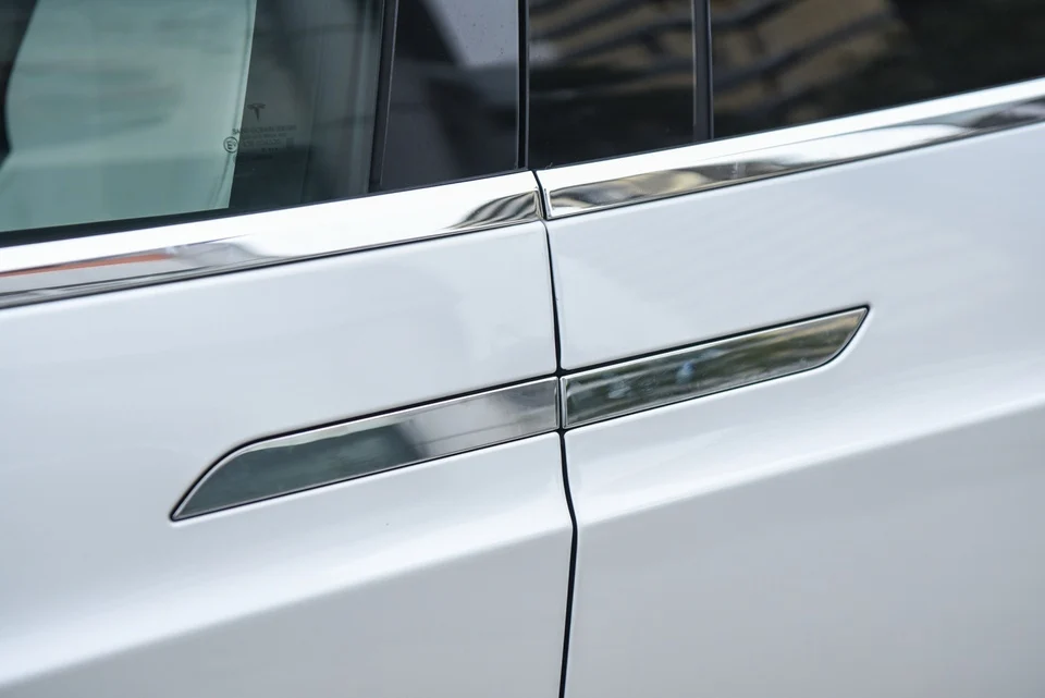 hidden door handles, electric car safety, EV design, China car regulations, automotive safety standards, Tesla hidden handles, EV door handle ban, rescue accessibility 4