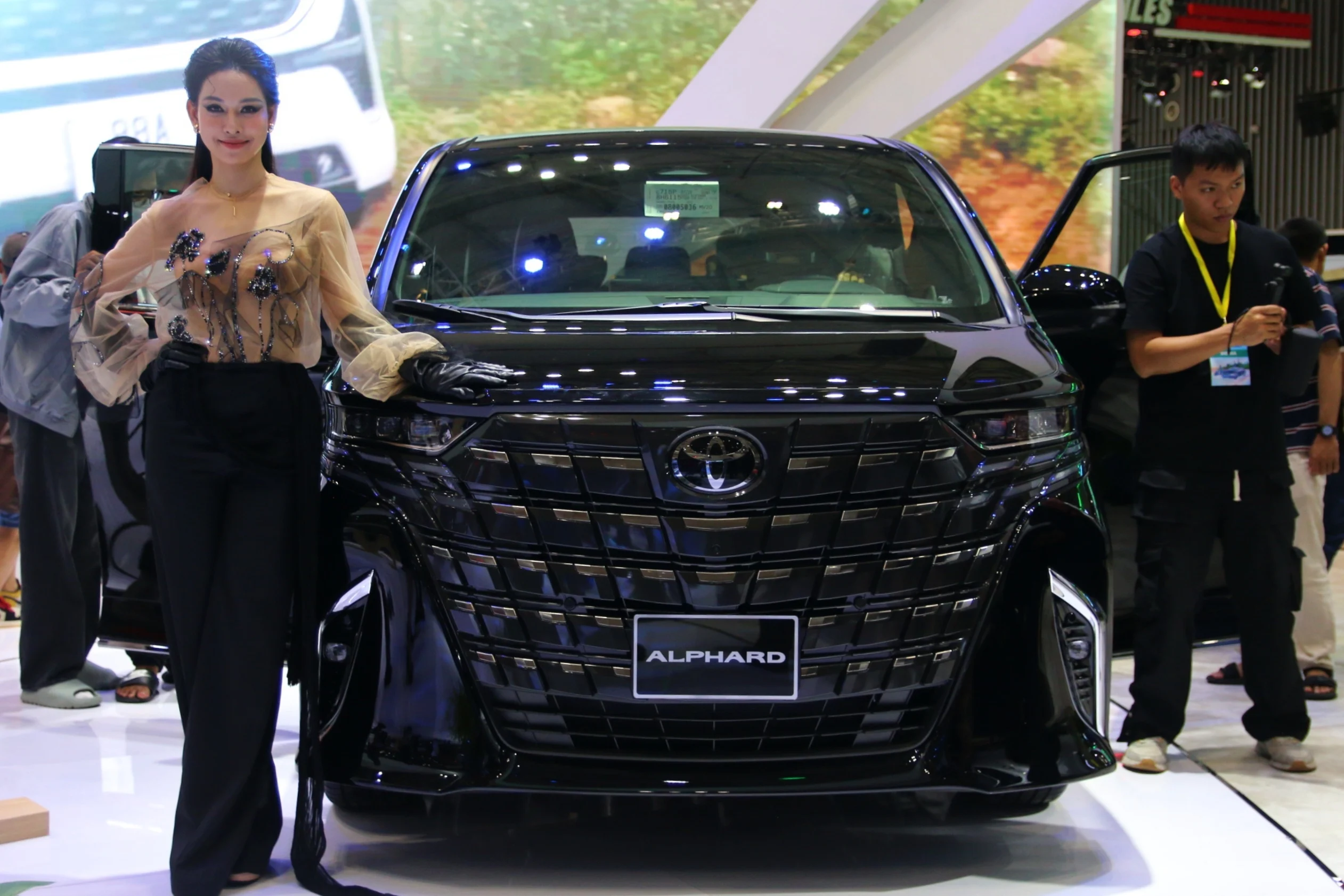 slow-selling cars Vietnam, car sales 2026, Japanese cars Vietnam, Toyota Camry Vietnam, Honda Civic Type R sales, Isuzu mu-X, Suzuki Jimny, Hyundai Elantra, Toyota Avanza 6