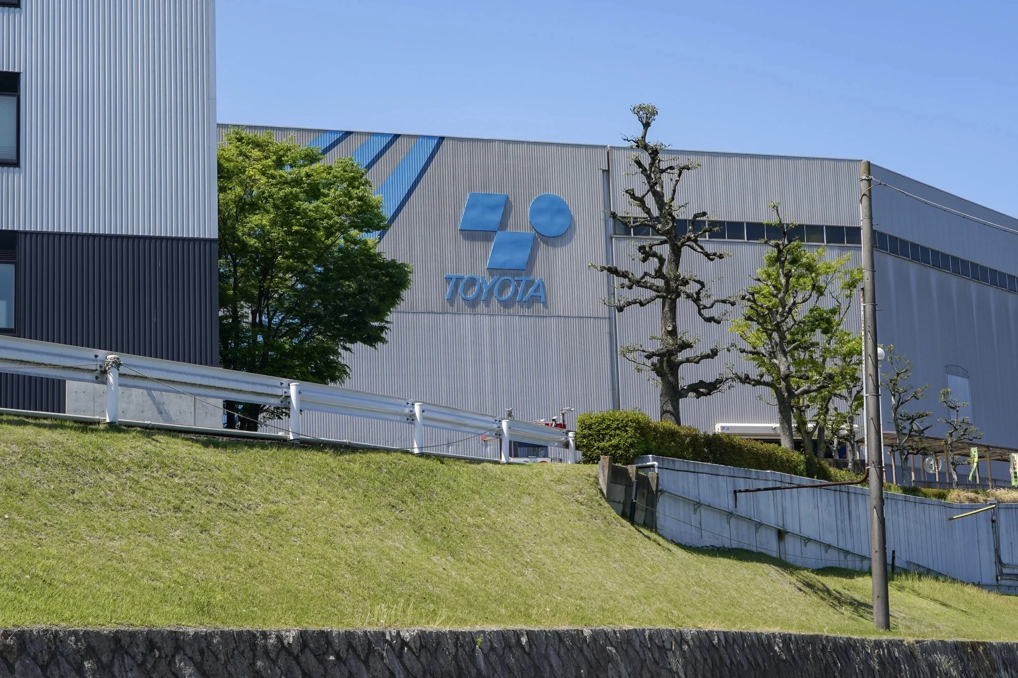 Toyota share sale, strategic stake divestiture, corporate governance Japan, cross-shareholding, Toyota stock buyback, Japanese corporate reform, automotive industry news 5