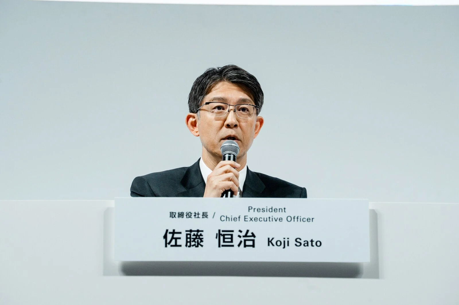 Toyota new CEO, Kenta Kon, Toyota leadership change, automotive industry reforms, global auto competition, Toyota CFO appointment, Toyota strategic shift 3