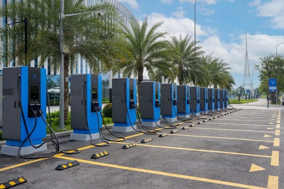 Tet travel Vietnam, electric car Vietnam, gasoline car cost, Ho Chi Minh to Can Tho, EV charging Vietnam, road trip Vietnam, fuel price Vietnam 4