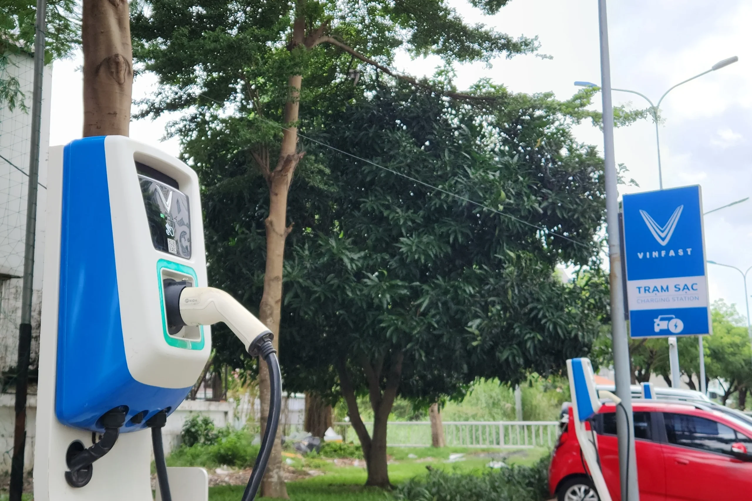 Tet road trip safety, mountain pass driving, vehicle maintenance before holidays, electric car charging map, holiday travel checklist, winter driving tips, road trip preparation 4