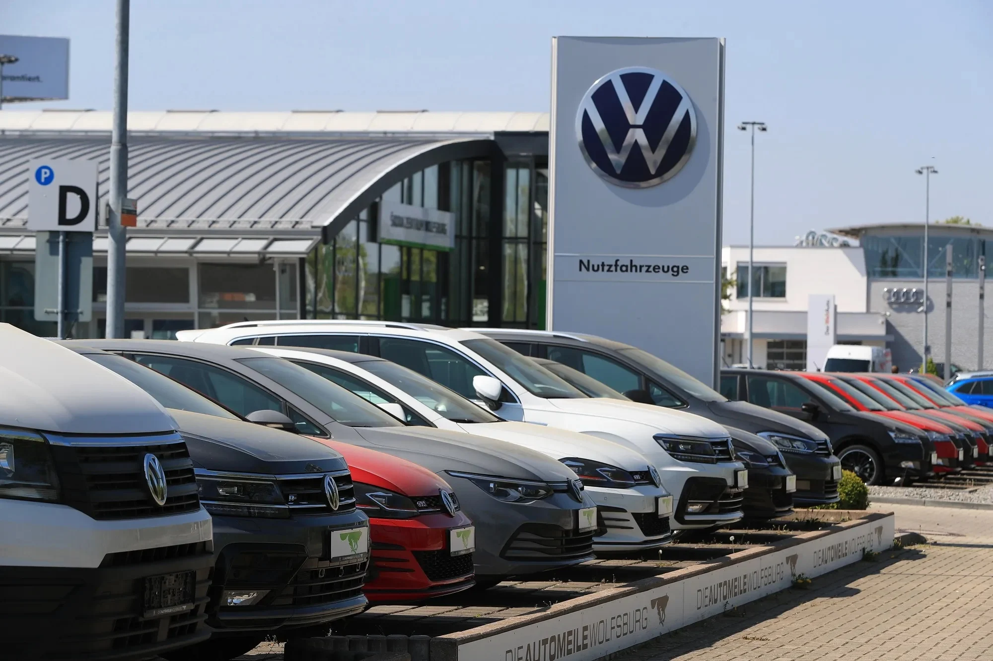 European car sales, January 2026, auto market Europe, electric vehicles, ACEA data, market downturn, car registrations 4