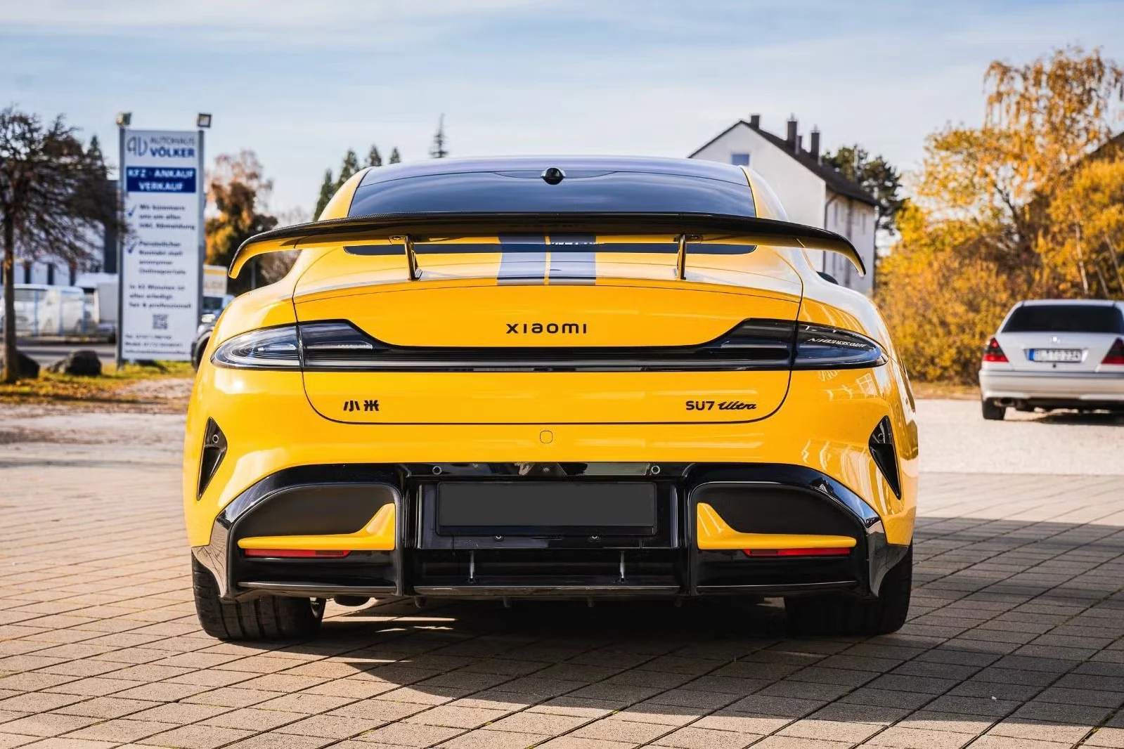 Xiaomi SU7 Ultra, electric supercar, luxury EV, German car market, high performance electric car, hypercar price, CATL battery, racing package 3