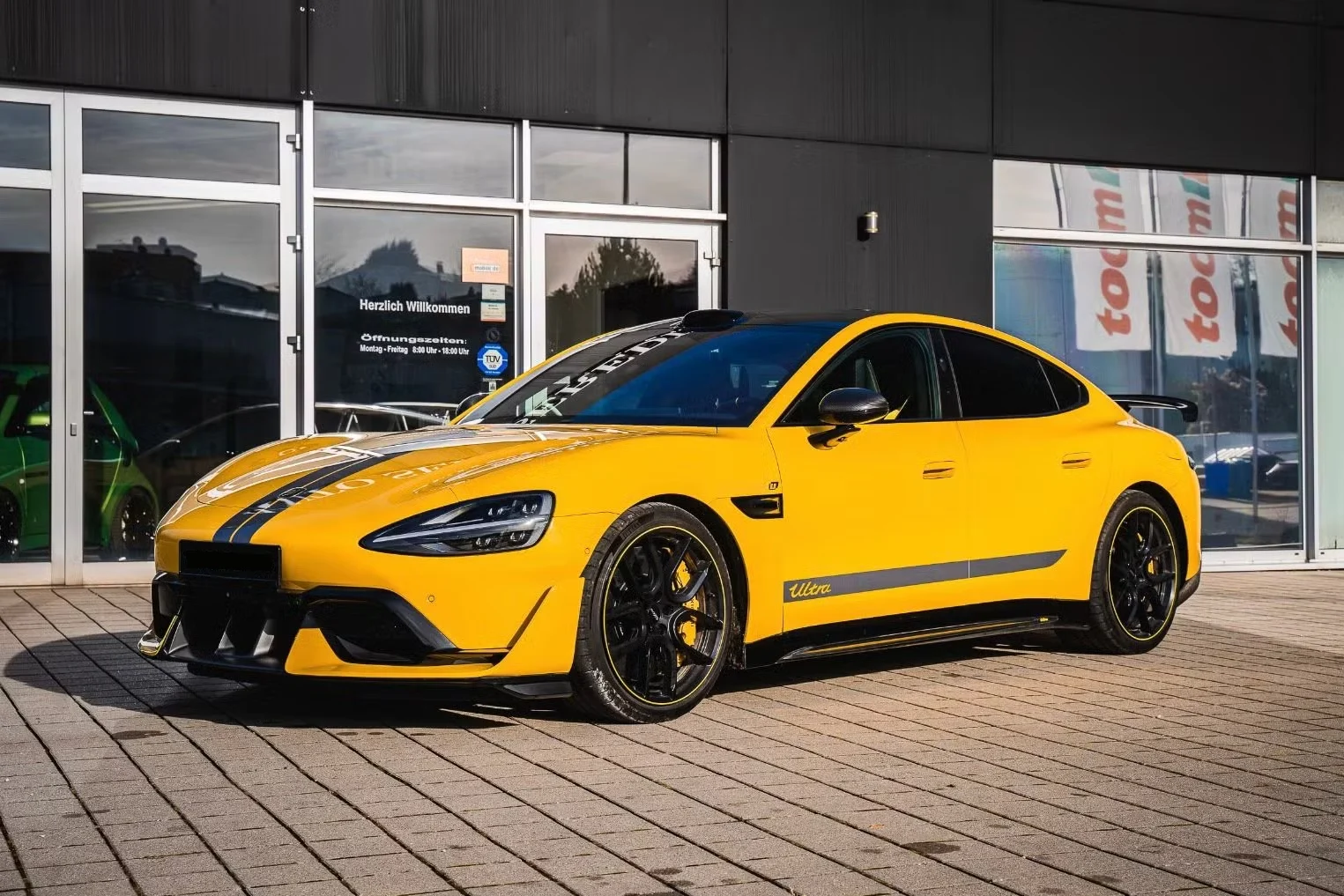 Xiaomi SU7 Ultra, electric supercar, luxury EV, German car market, high performance electric car, hypercar price, CATL battery, racing package 13