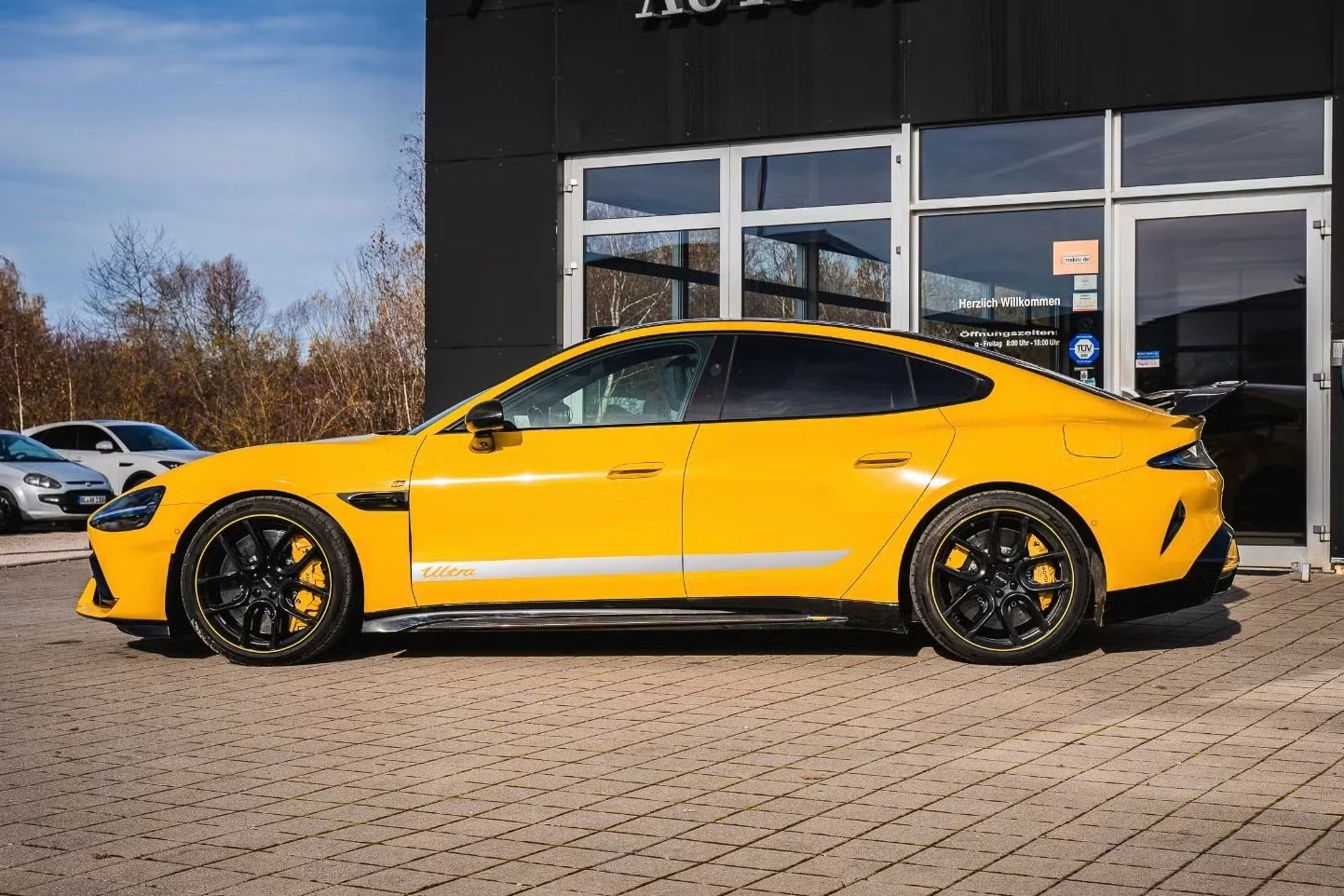 Xiaomi SU7 Ultra, electric supercar, luxury EV, German car market, high performance electric car, hypercar price, CATL battery, racing package 6