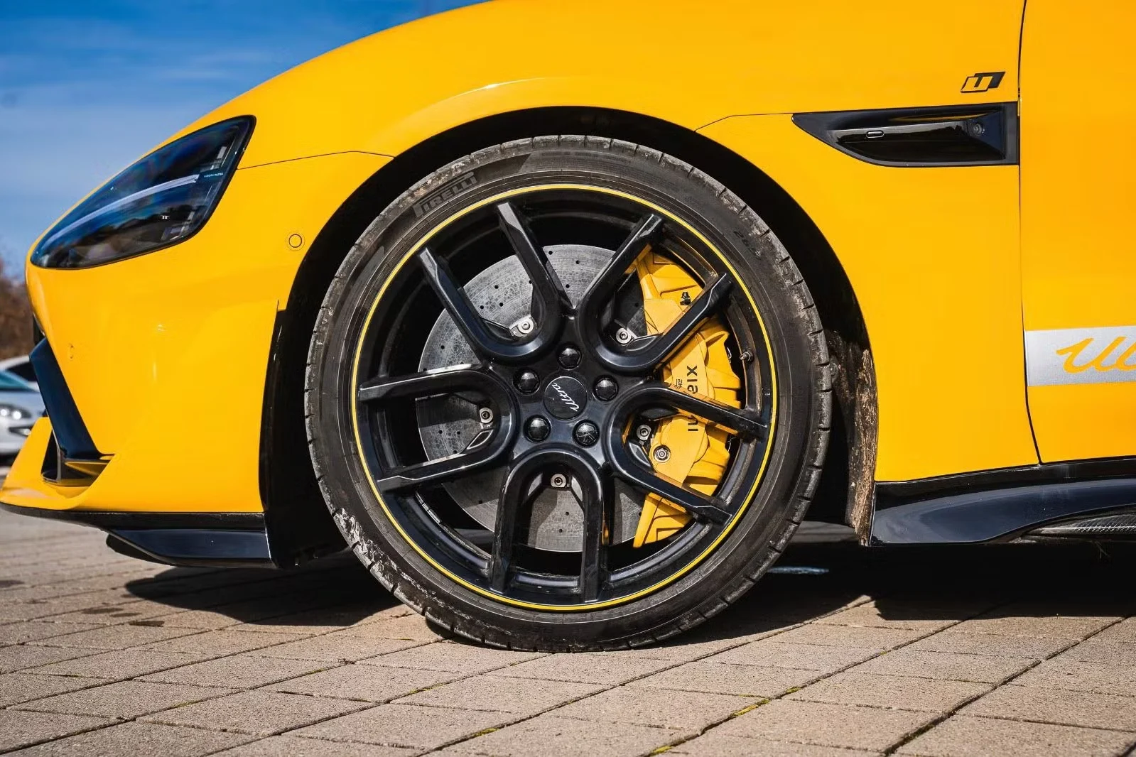 Xiaomi SU7 Ultra, electric supercar, luxury EV, German car market, high performance electric car, hypercar price, CATL battery, racing package 7