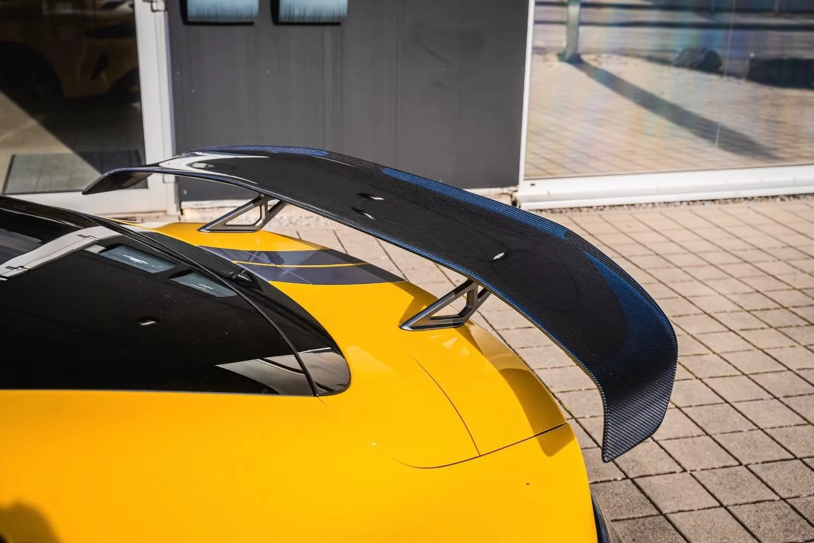 Xiaomi SU7 Ultra, electric supercar, luxury EV, German car market, high performance electric car, hypercar price, CATL battery, racing package 8