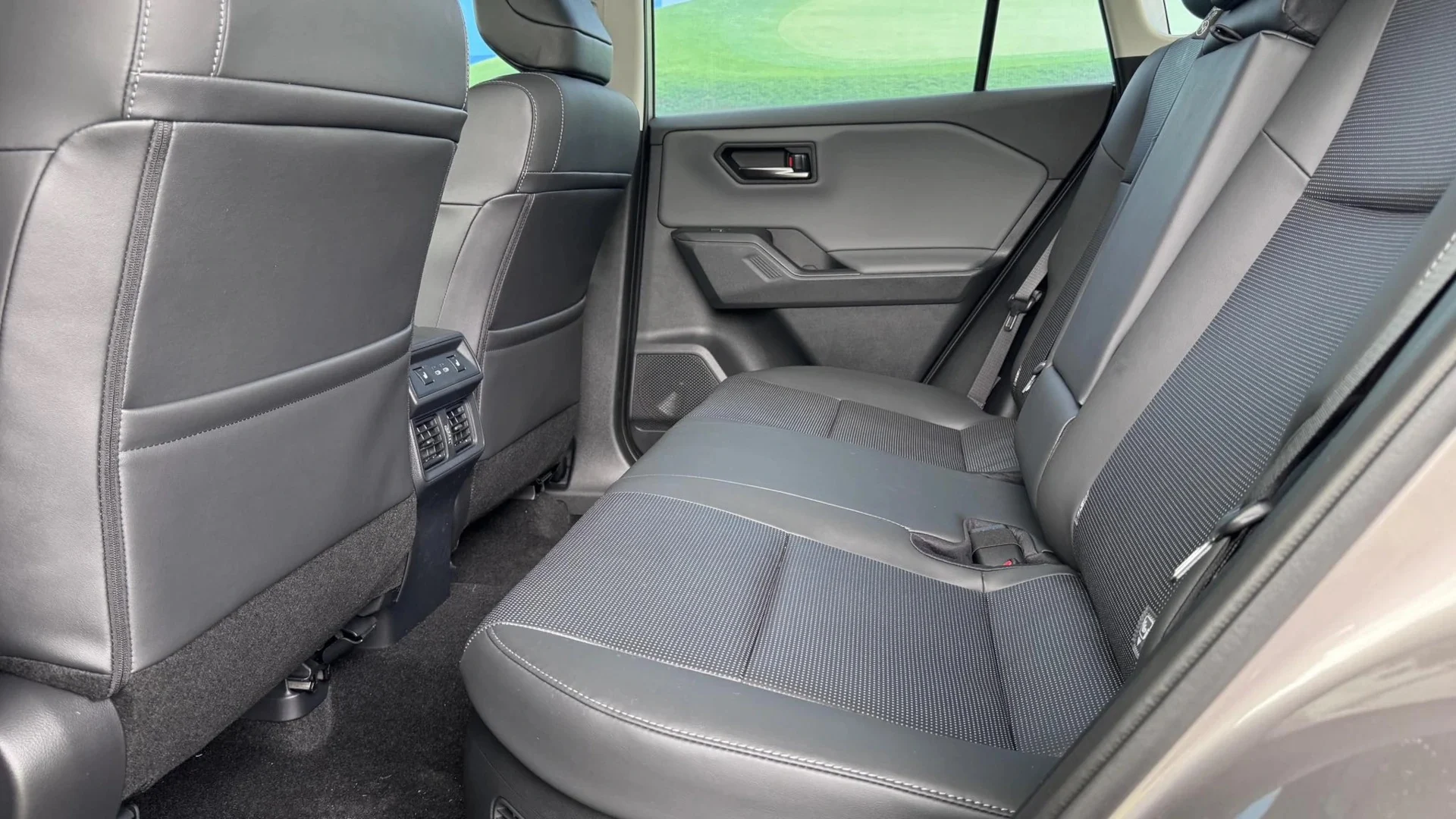 2026 Toyota RAV4 price, Toyota RAV4 hybrid, RAV4 Philippines, Toyota RAV4 AWD, Toyota RAV4 specs, Toyota RAV4 interior, CUV hybrid pricing 11