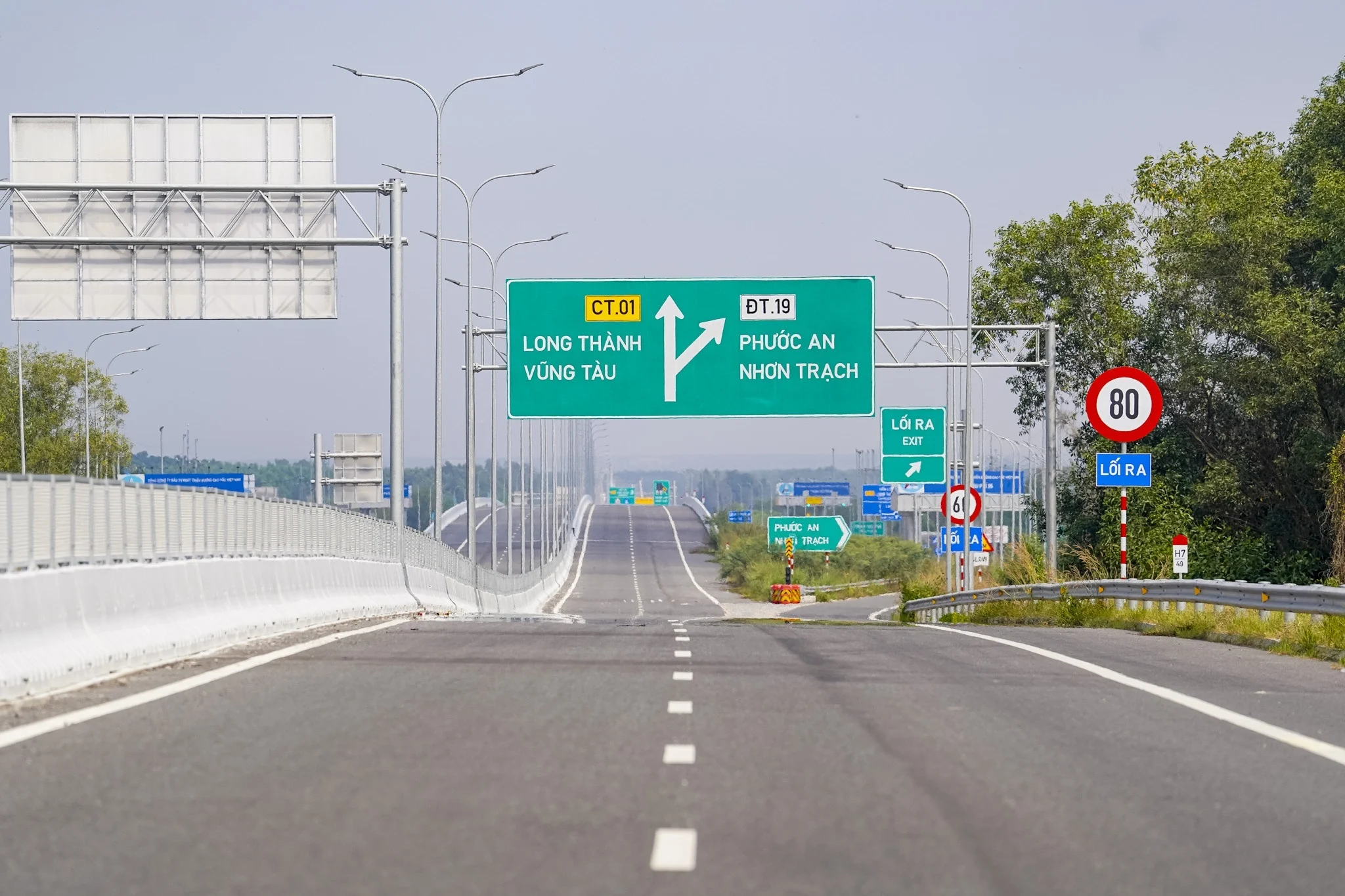 Long Thành Giây highway fuel, Vietnam fuel stations closed, refill gas before trip, Vietnam road trip tips, car fuel range Vietnam, travel safety Vietnam, Ho Chi Minh highway fuel 2