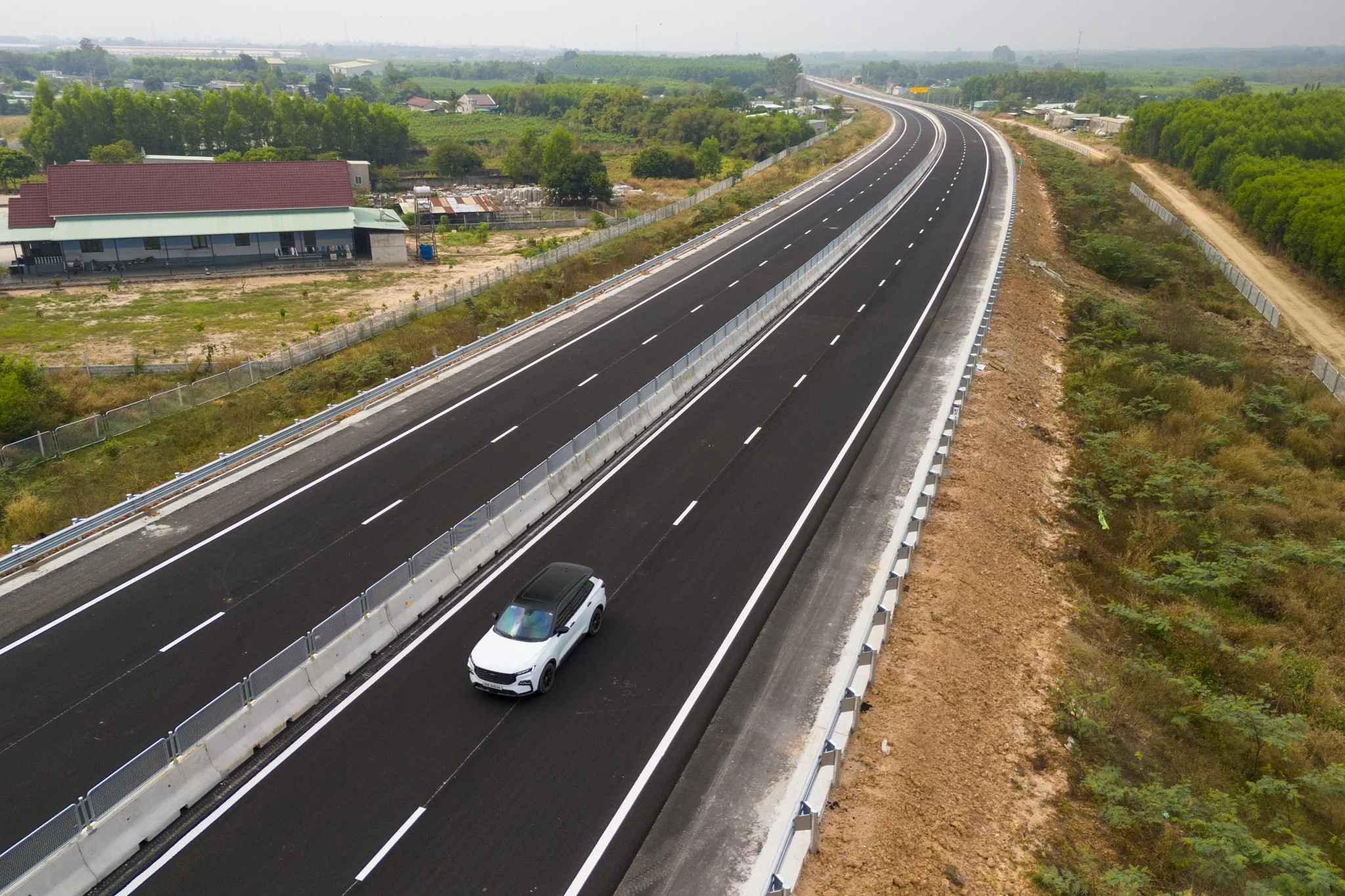 Tet travel Vietnam, electric car Vietnam, gasoline car cost, Ho Chi Minh to Can Tho, EV charging Vietnam, road trip Vietnam, fuel price Vietnam 2