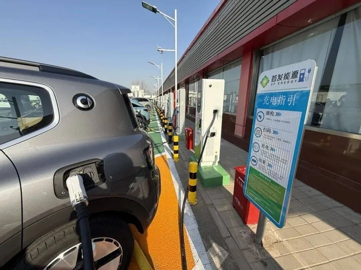 ultra-fast EV charging, electric vehicles China, Beijing highway charging, Chinese New Year travel, NEV infrastructure, China migration, high-speed charging stations 2