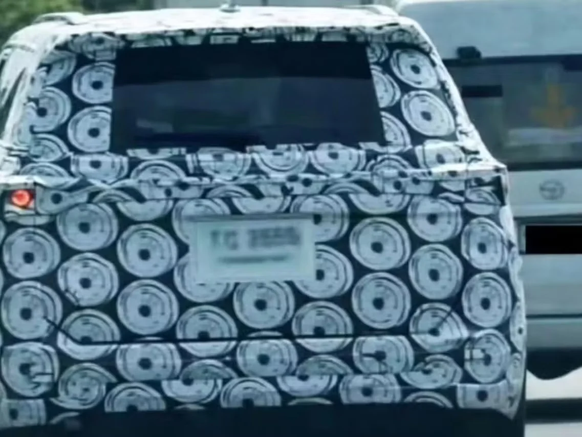 2026 Toyota Fortuner, Toyota SUV 2026, Prado interior, new Toyota design, hybrid SUV, off-road SUV, Toyota Fortuner specs 4