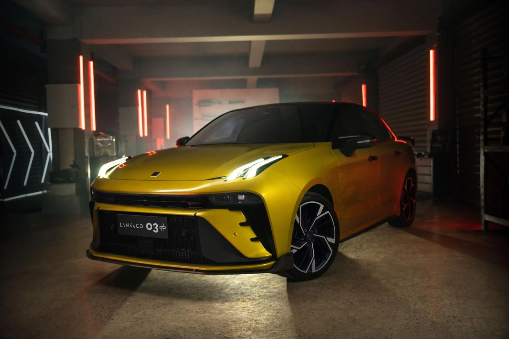 Lynk & Co, car promotion Vietnam, registration fee waiver, free maintenance, SUV offer, PHEV discount, Tet car sales, automotive incentives 3