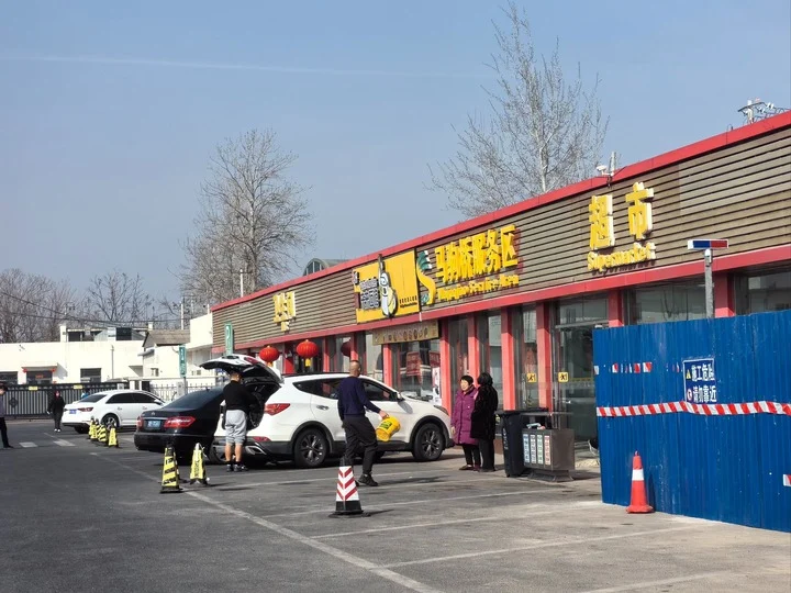 ultra-fast EV charging, electric vehicles China, Beijing highway charging, Chinese New Year travel, NEV infrastructure, China migration, high-speed charging stations 3