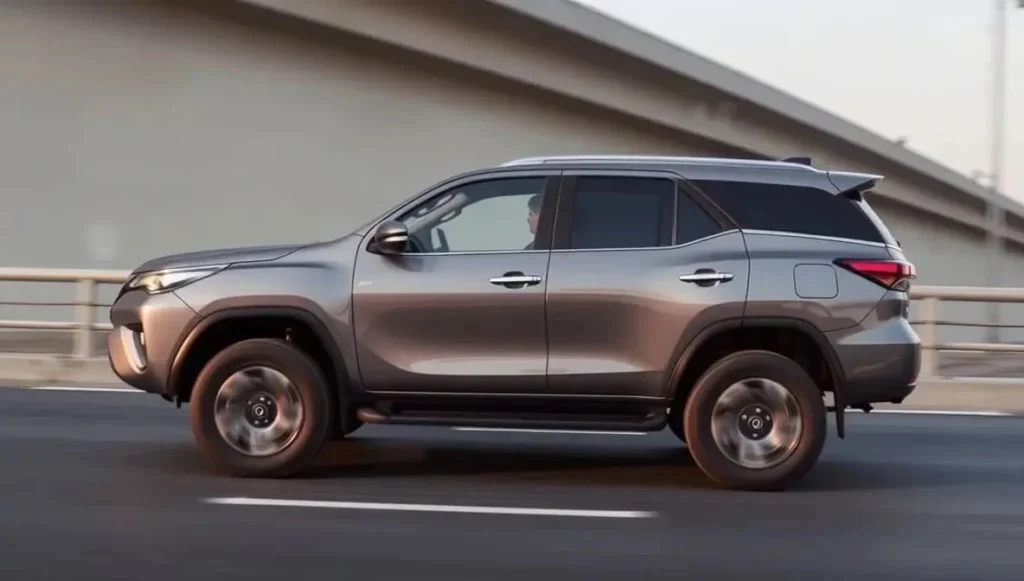 2026 Toyota Fortuner, Toyota SUV 2026, Prado interior, new Toyota design, hybrid SUV, off-road SUV, Toyota Fortuner specs 6