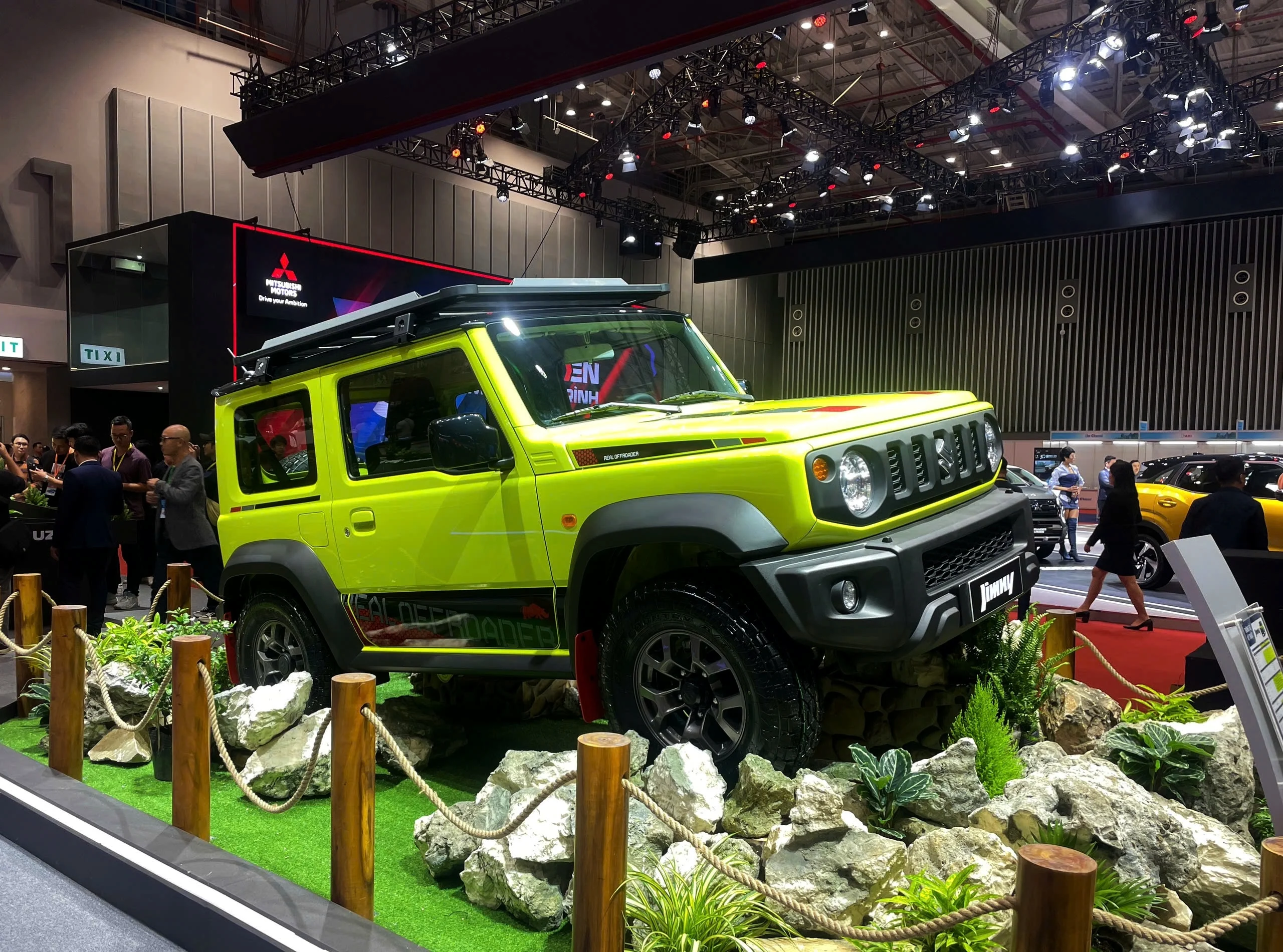 slow-selling cars Vietnam, car sales 2026, Japanese cars Vietnam, Toyota Camry Vietnam, Honda Civic Type R sales, Isuzu mu-X, Suzuki Jimny, Hyundai Elantra, Toyota Avanza 7