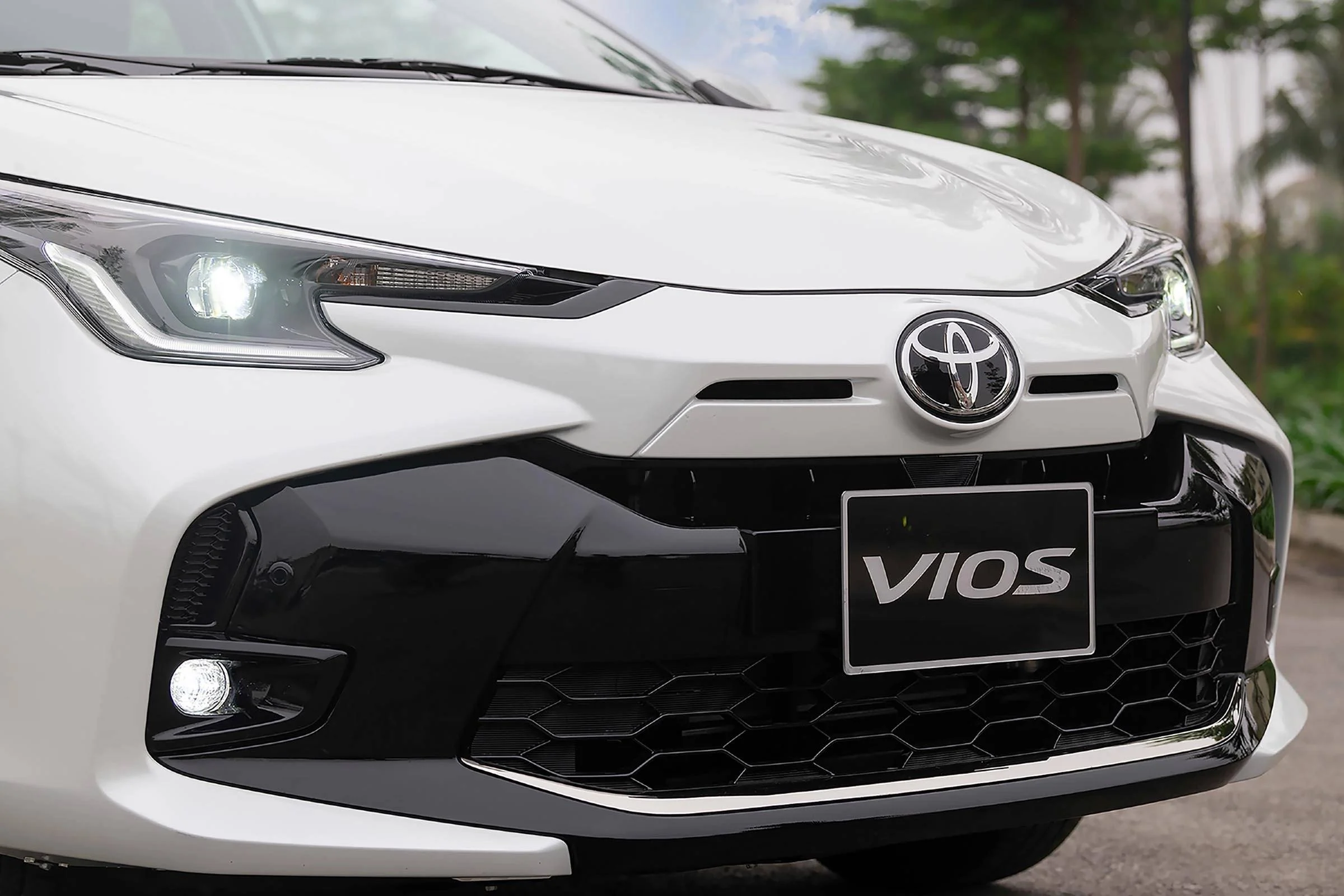 2024 Toyota Vios, Toyota Vios redesign, B-segment sedan, LED headlights, fuel-efficient engine, CVT transmission, automotive discounts 3