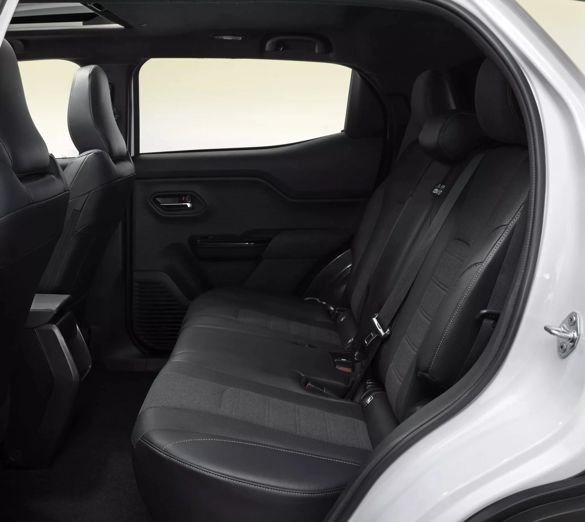 Toyota Urban Cruiser, electric crossover, EV Philippines, 2026 car launch, Toyota electric SUV, 61 kWh battery, 500 km range 8