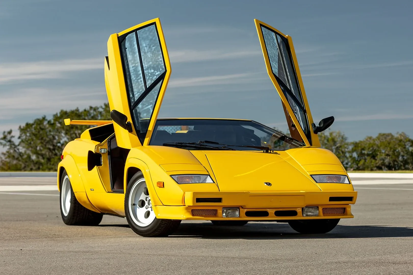 greatest supercar, Lamborghini Miura, Countach, McLaren F1, Honda NSX, supercar history, hypercar, automotive legends 5