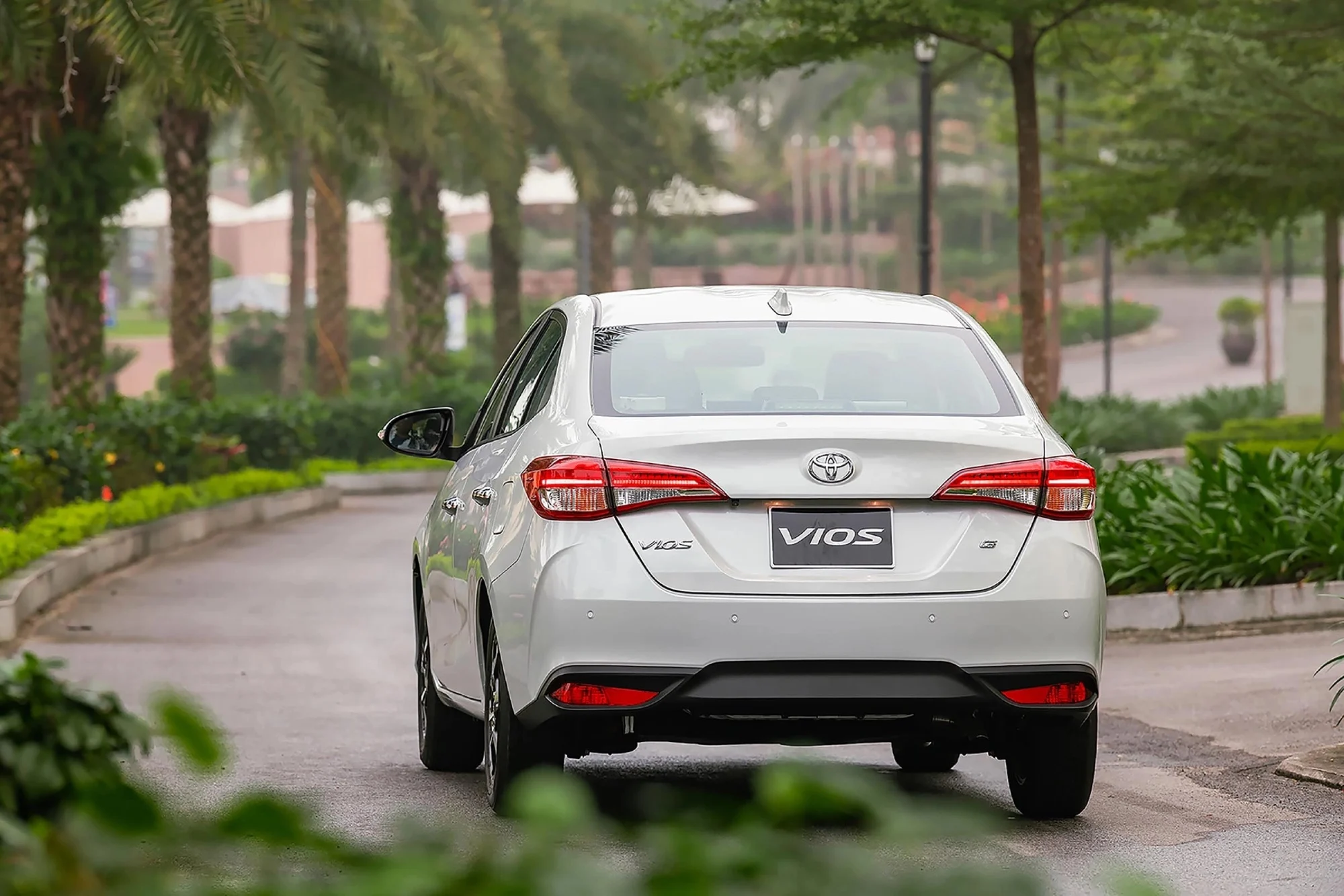 Toyota Vios, affordable sedan Vietnam, fuel efficient car, reliable family car, Toyota Vios price, Vios review, Vietnam car market 3