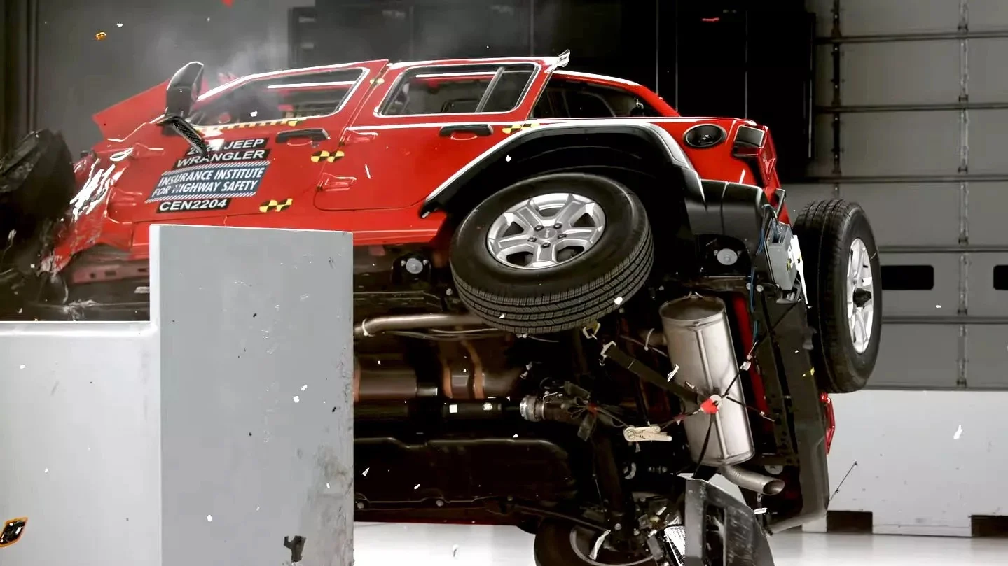 Jeep Wrangler, 2026 safety upgrade, rollover prevention, THACO Vietnam, crash test, chassis reinforcement, off‑road SUV 2