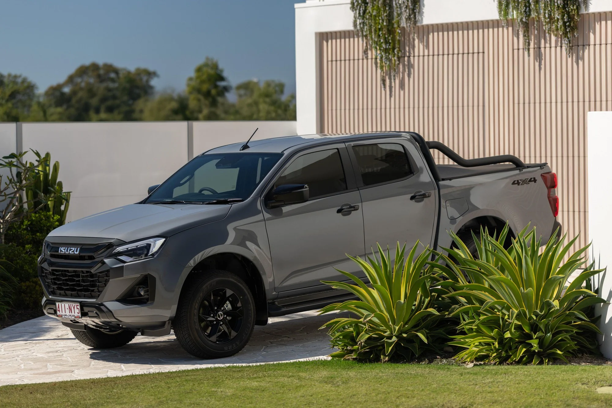 Isuzu D-Max 2026, Isuzu D-Max 2.2L, MaxForce engine, pickup truck fuel efficiency, Isuzu Malaysia, Isuzu D-Max Vietnam, 8-speed automatic gearbox, new pickup specs 5