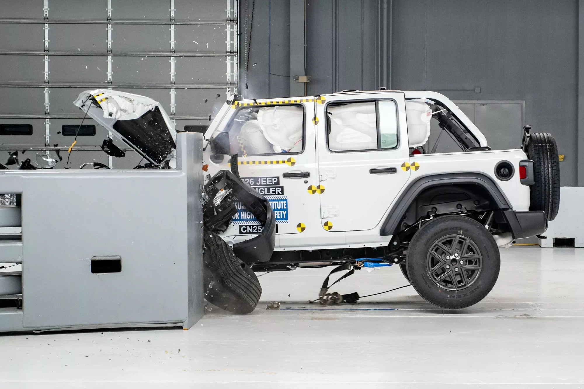 Jeep Wrangler, 2026 safety upgrade, rollover prevention, THACO Vietnam, crash test, chassis reinforcement, off‑road SUV 3